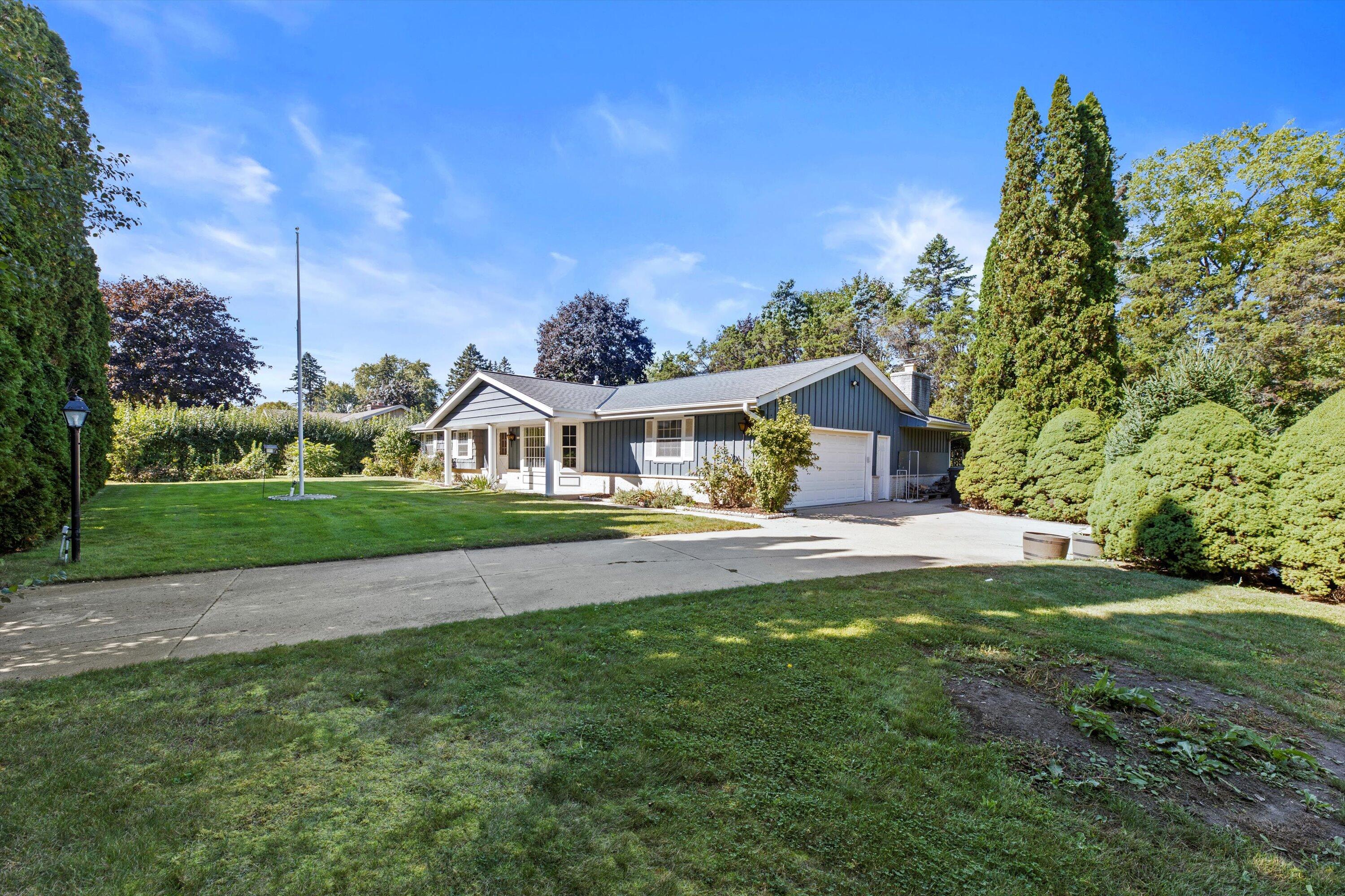 4532 W Ravine Ln