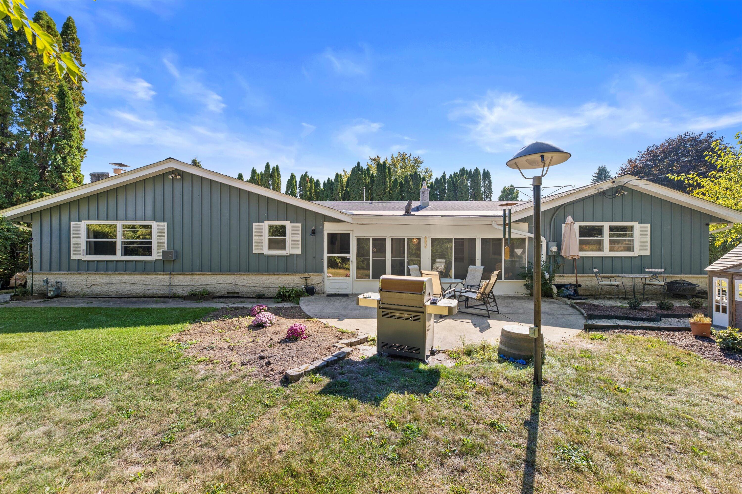 4532 W Ravine Ln