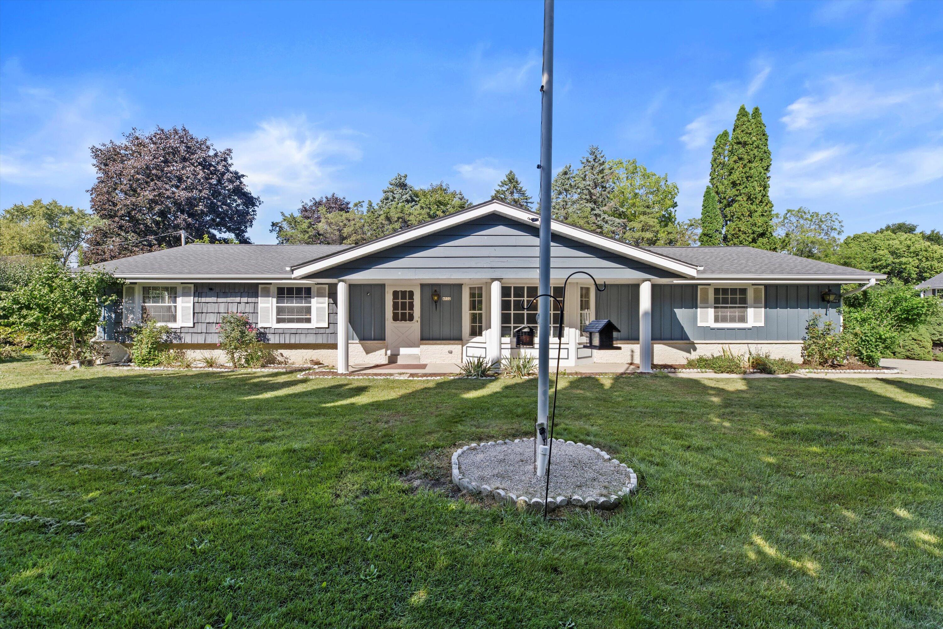 4532 W Ravine Ln