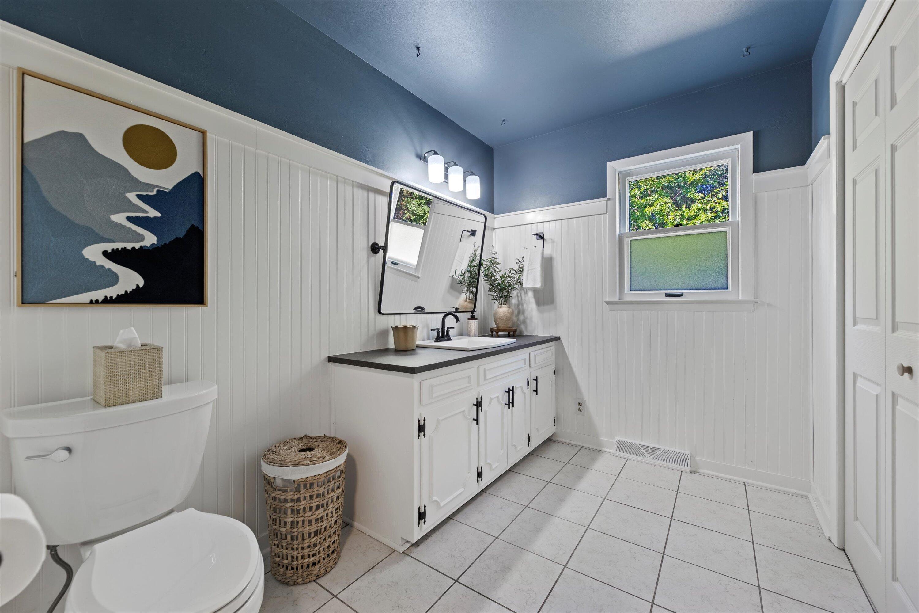 4532 W Ravine Ln