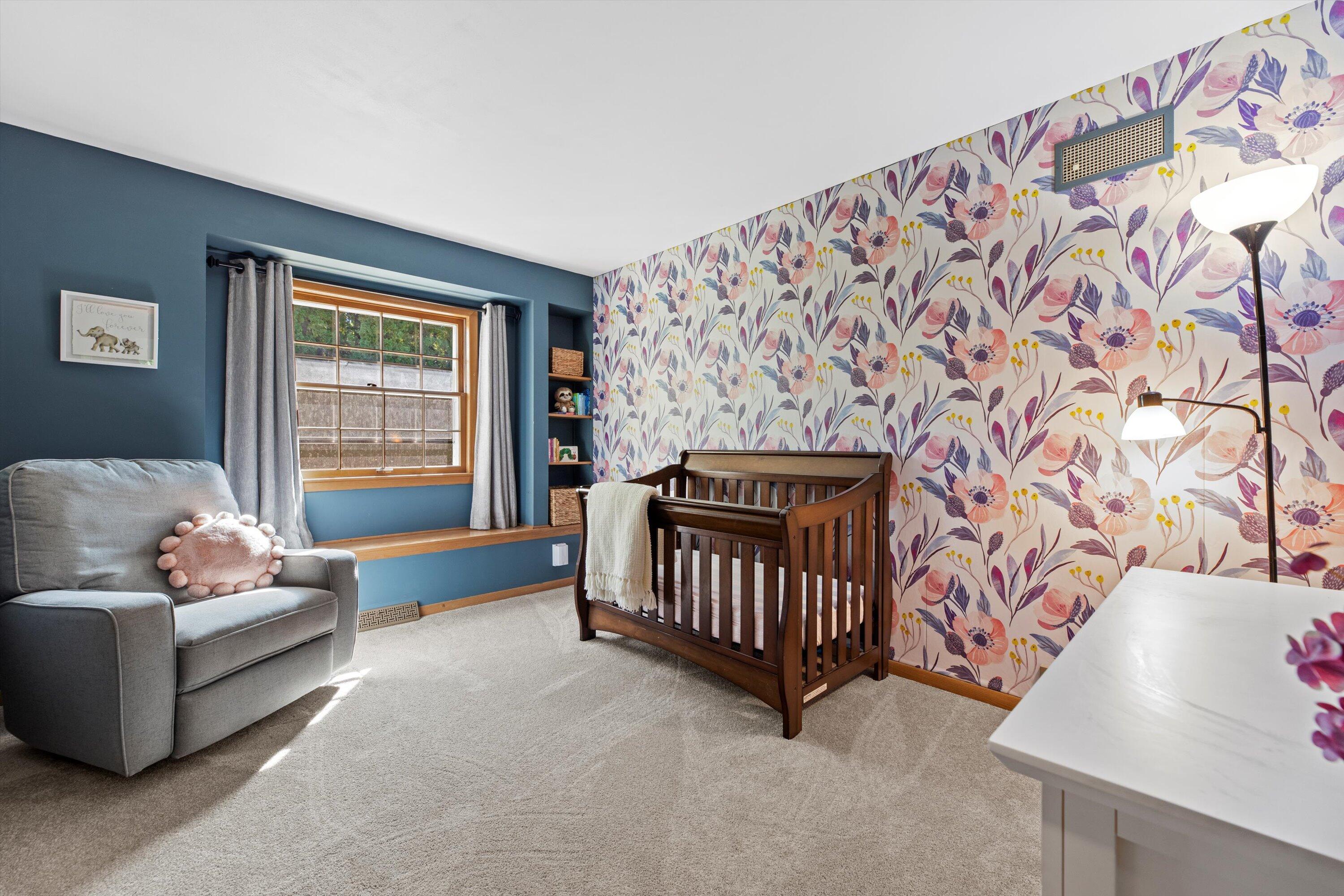 4532 W Ravine Ln