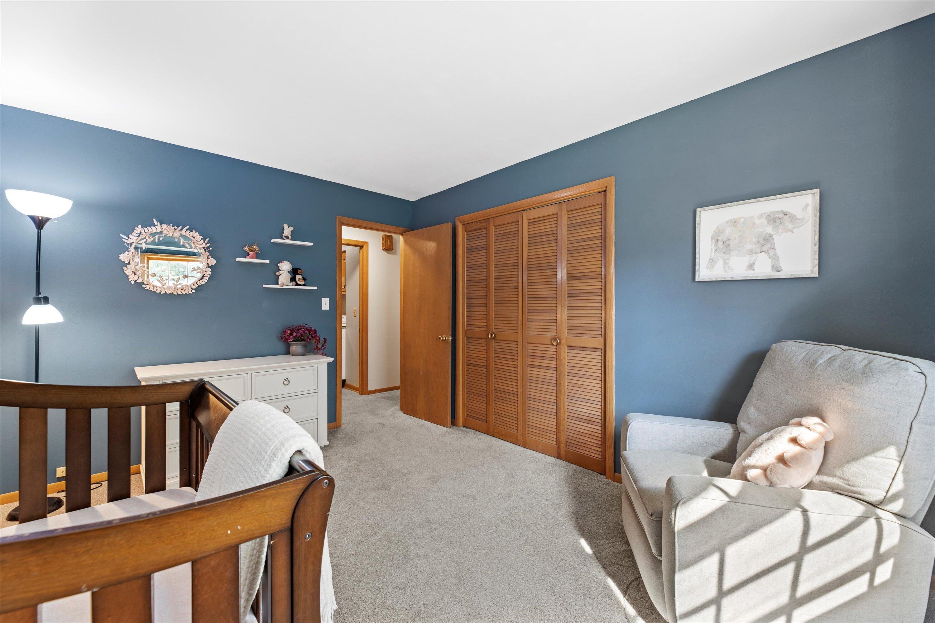 4532 W Ravine Ln