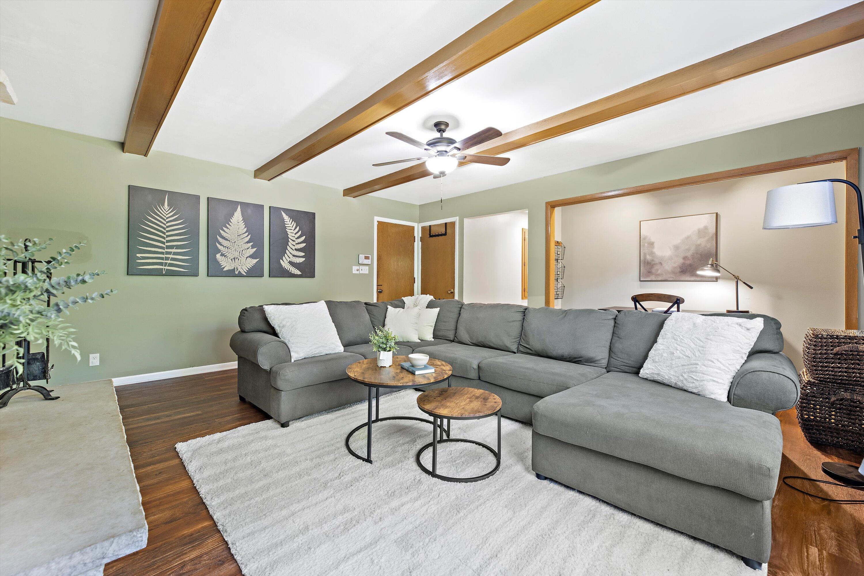 4532 W Ravine Ln