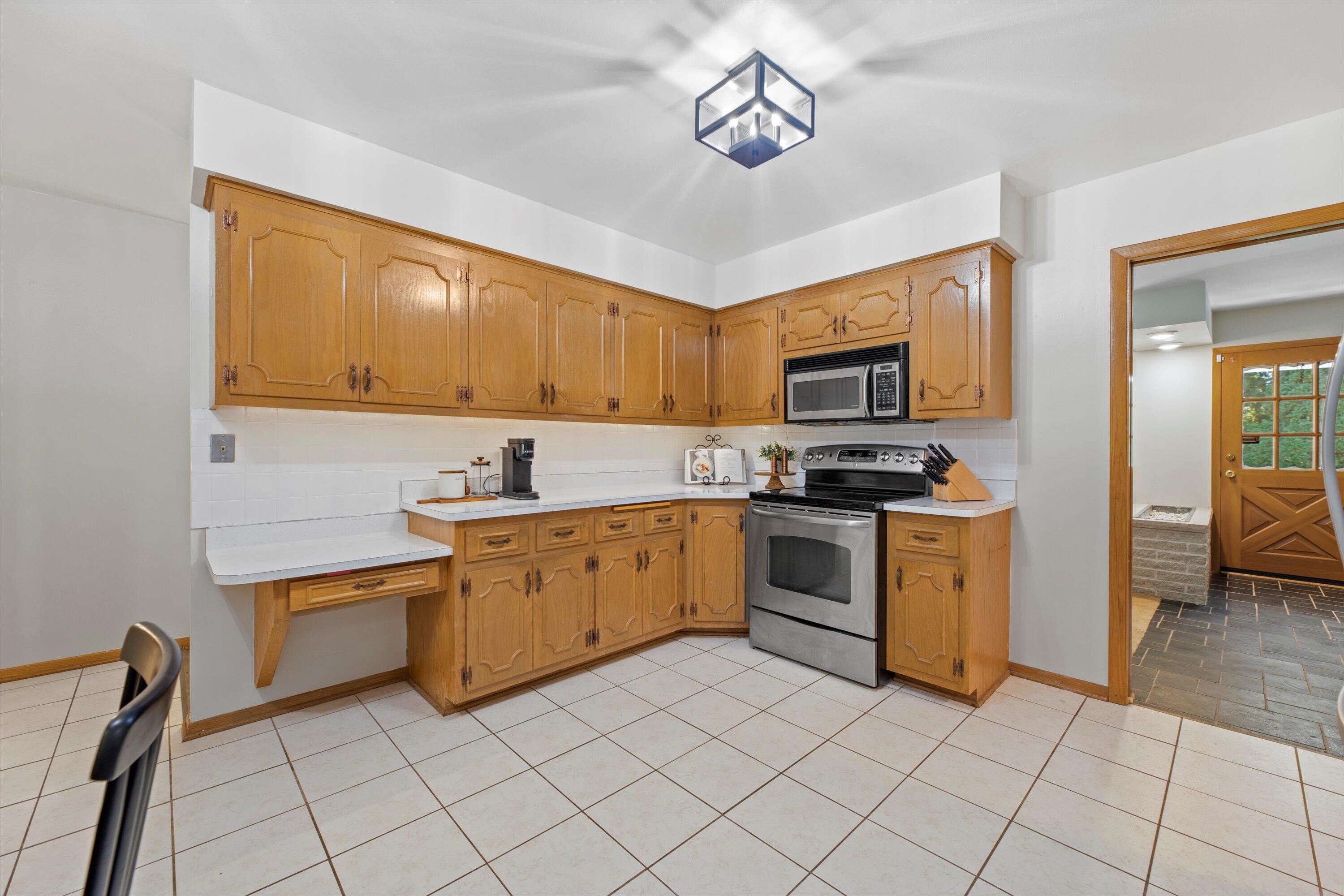 4532 W Ravine Ln