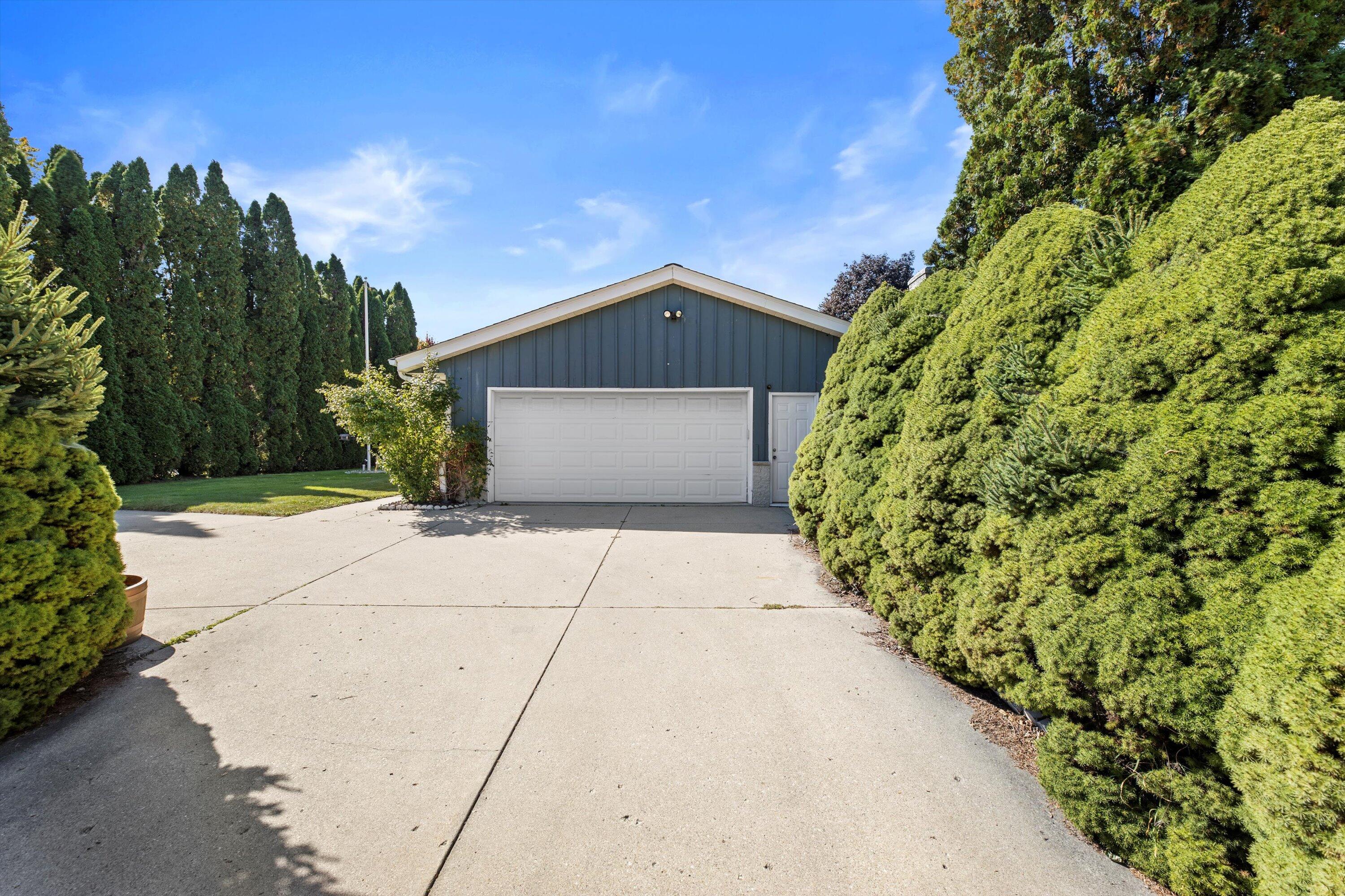 4532 W Ravine Ln