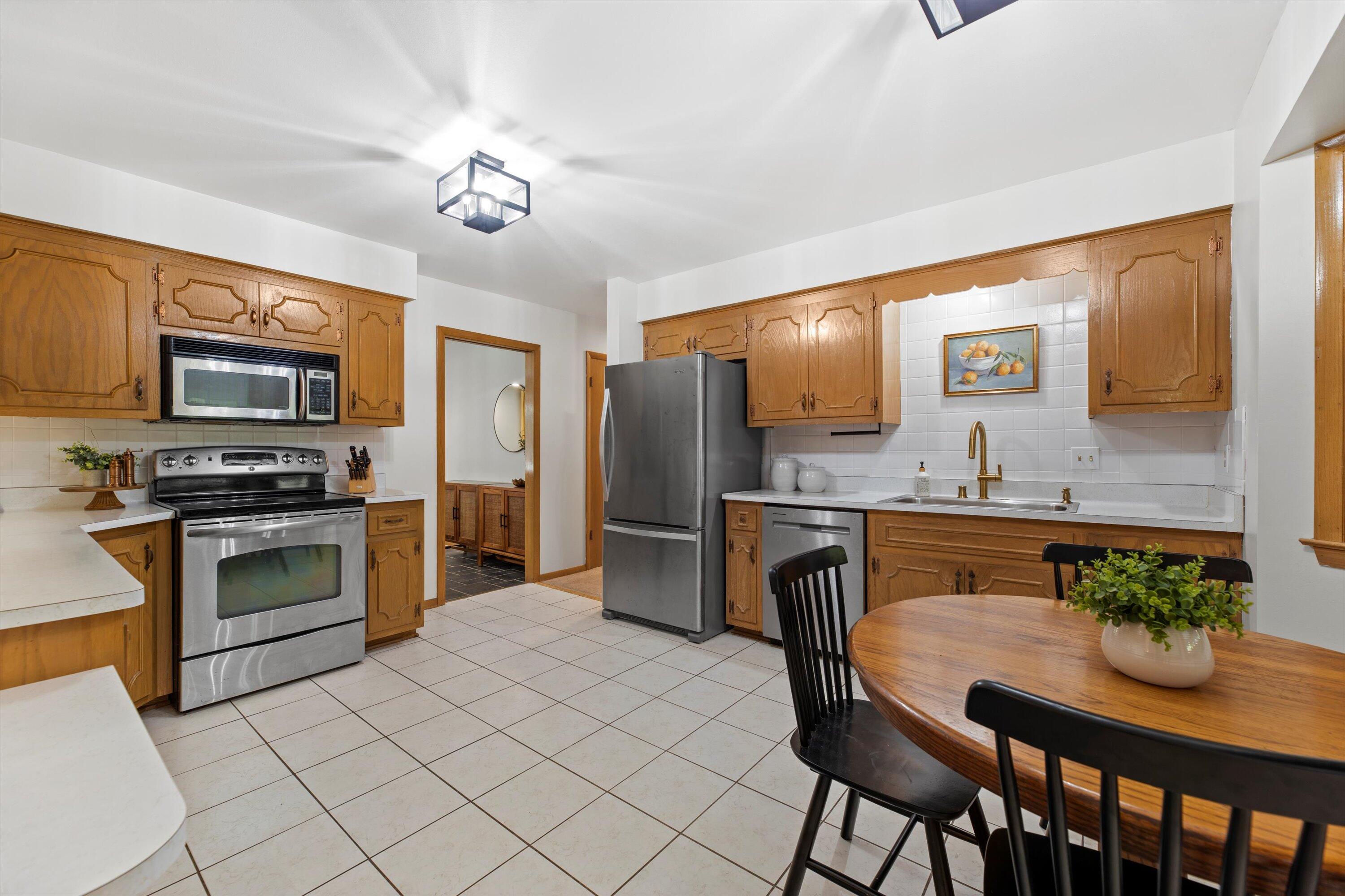 4532 W Ravine Ln