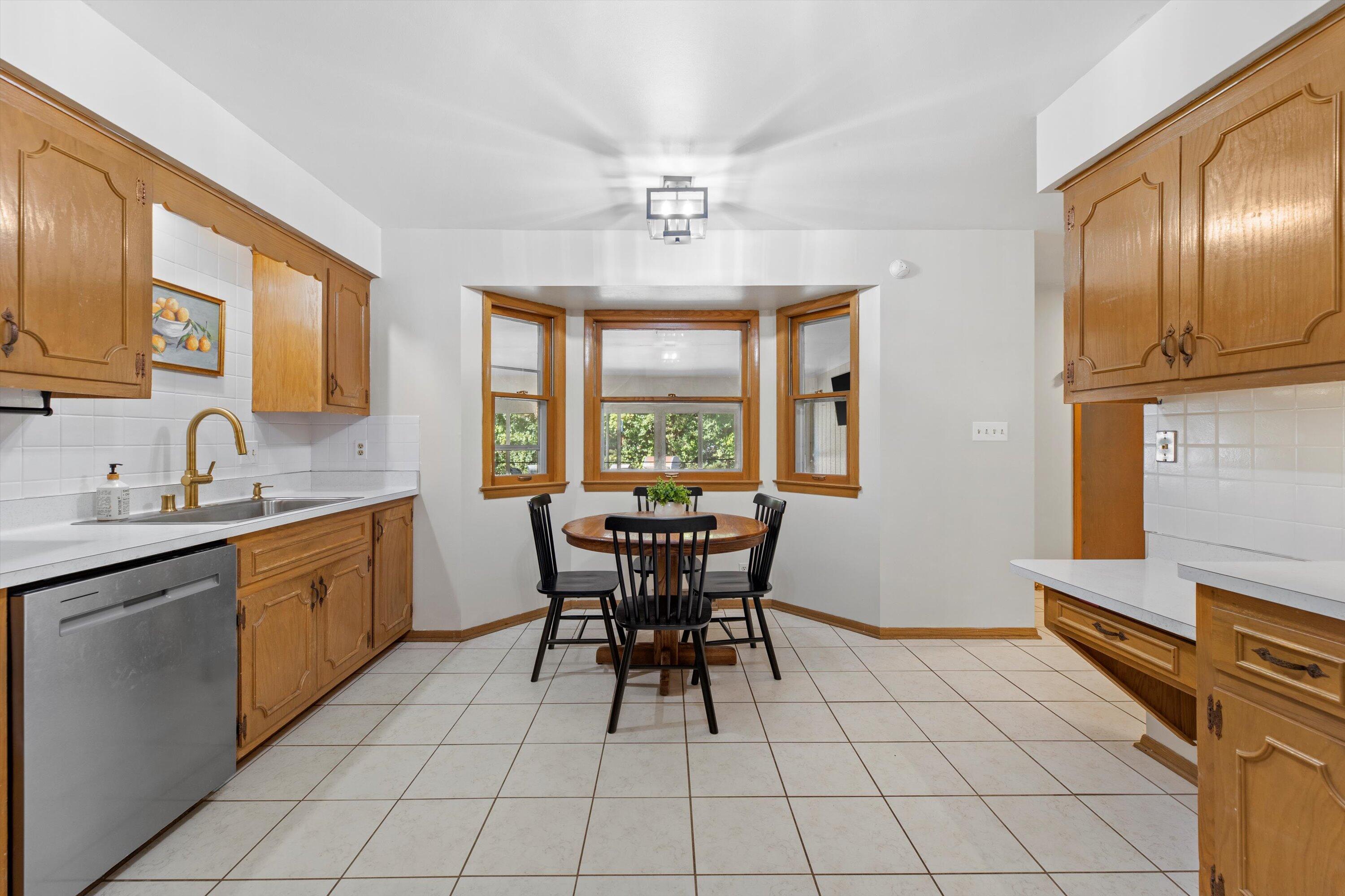 4532 W Ravine Ln