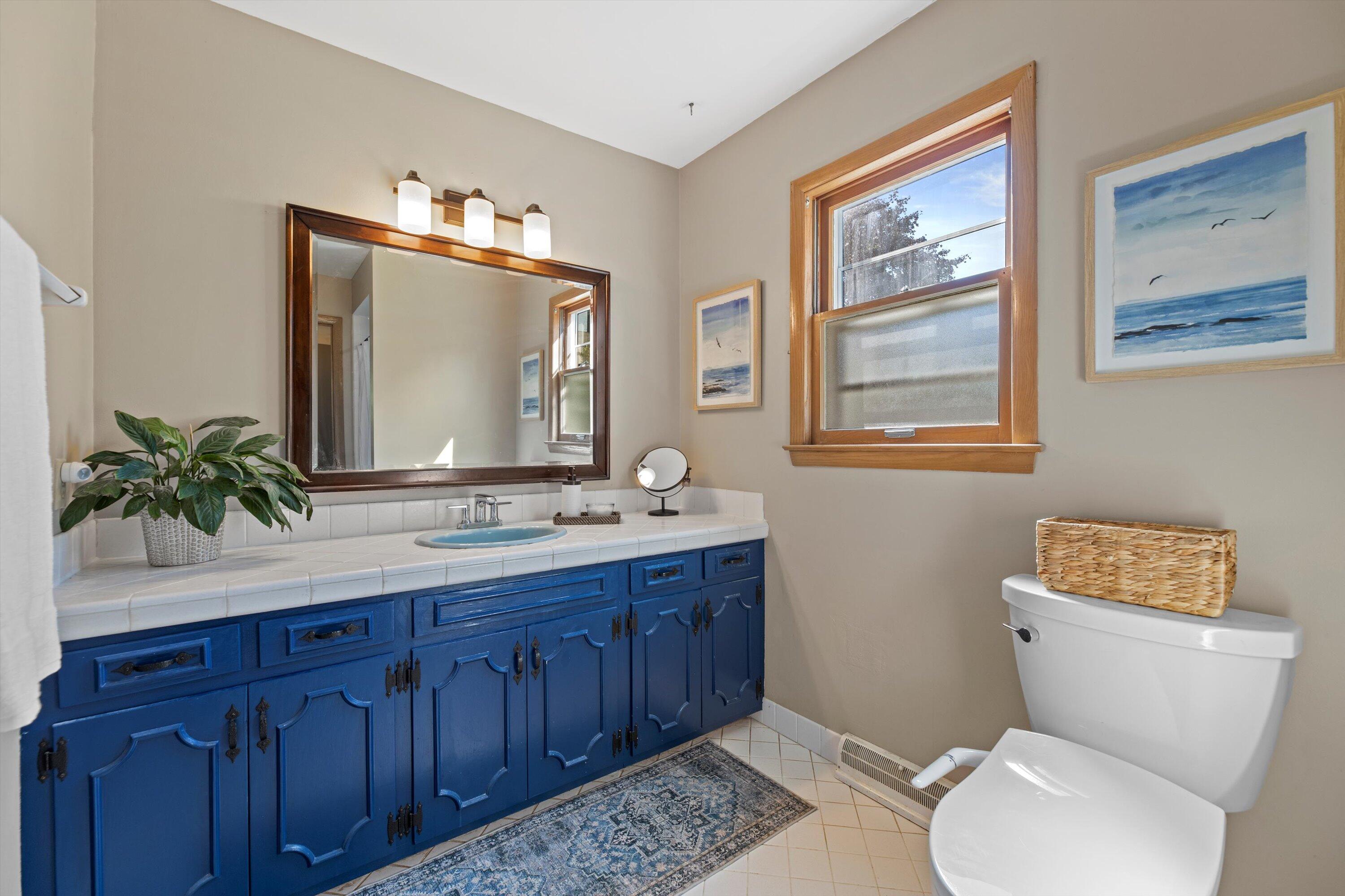 4532 W Ravine Ln