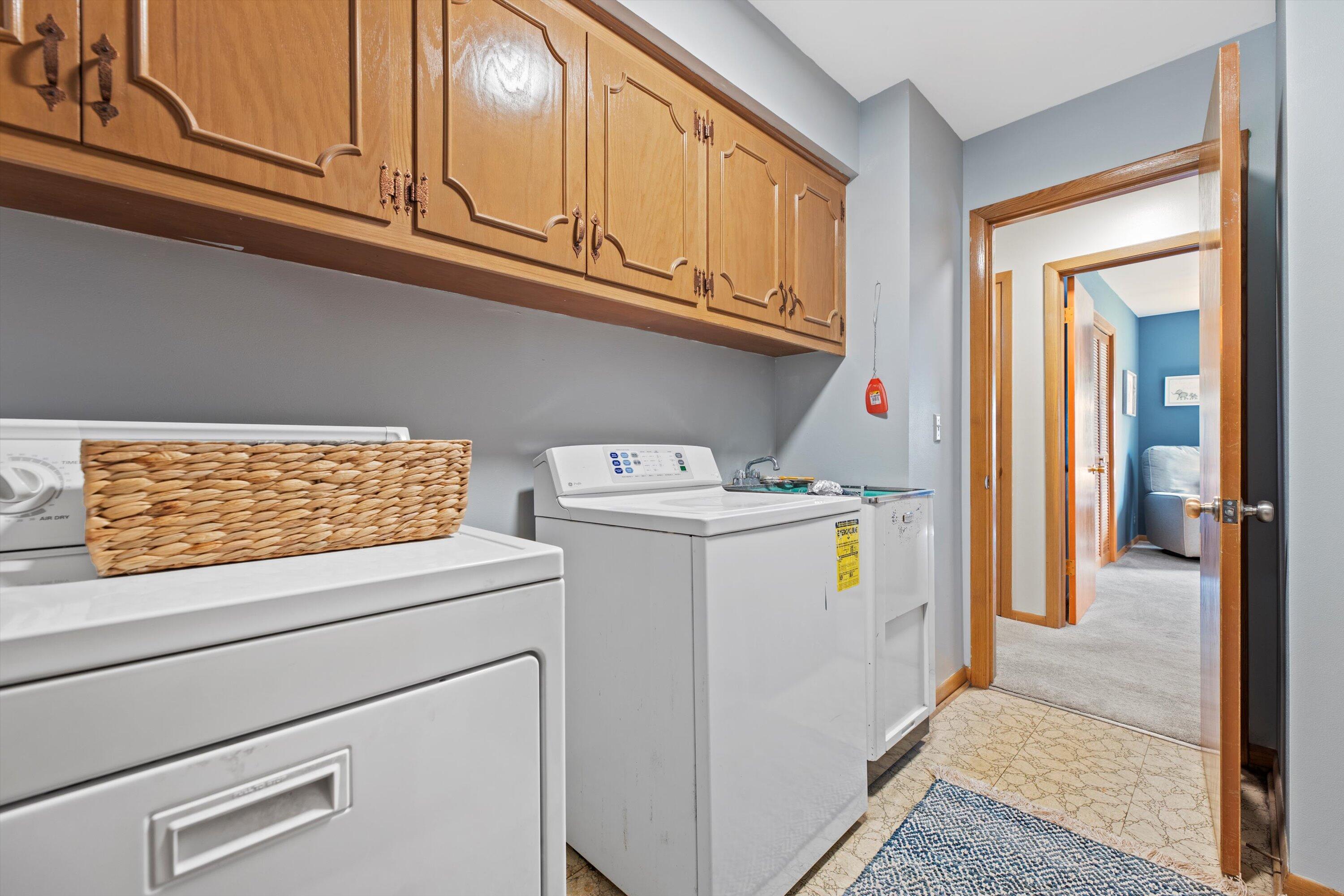 4532 W Ravine Ln