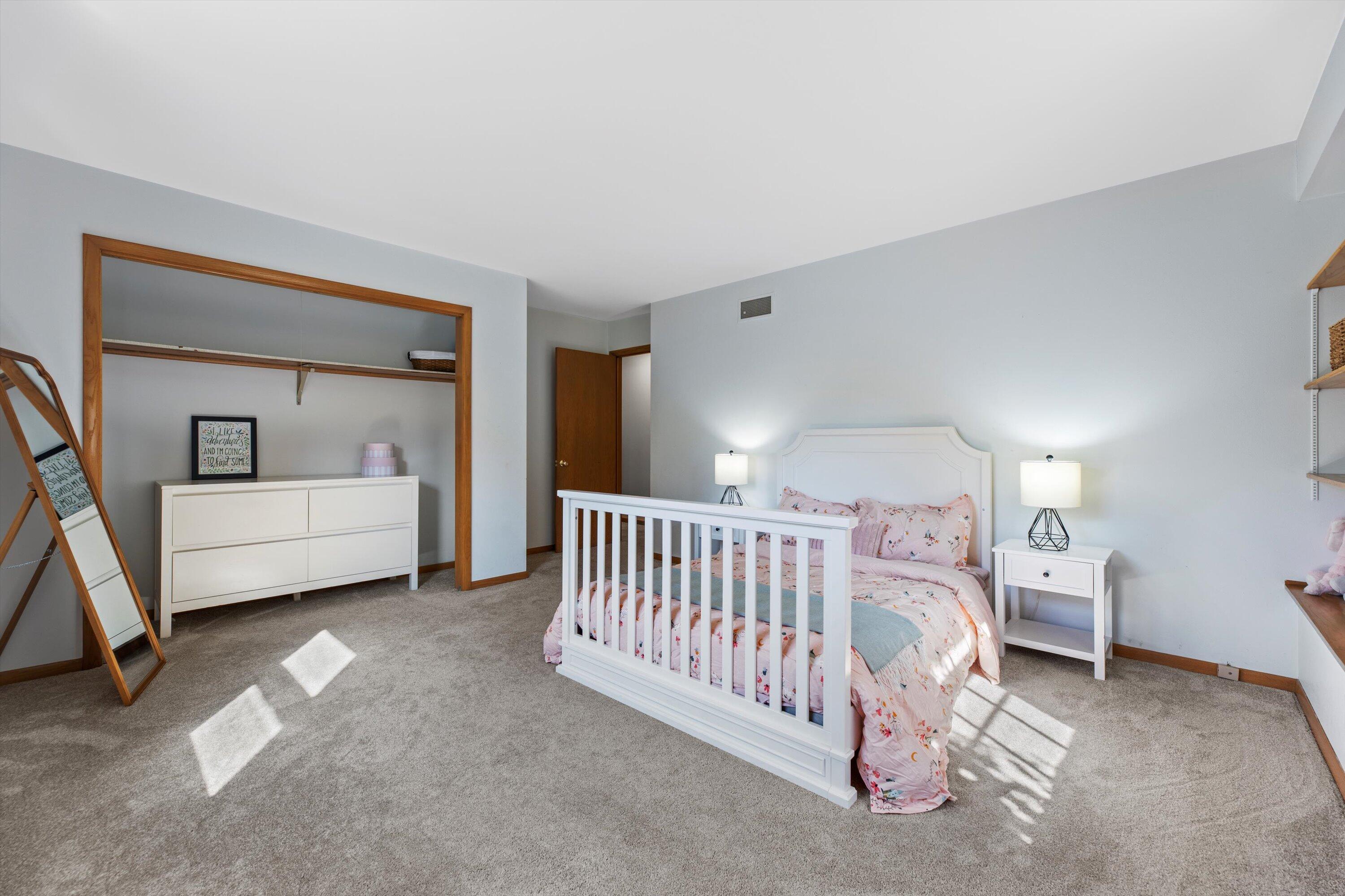 4532 W Ravine Ln