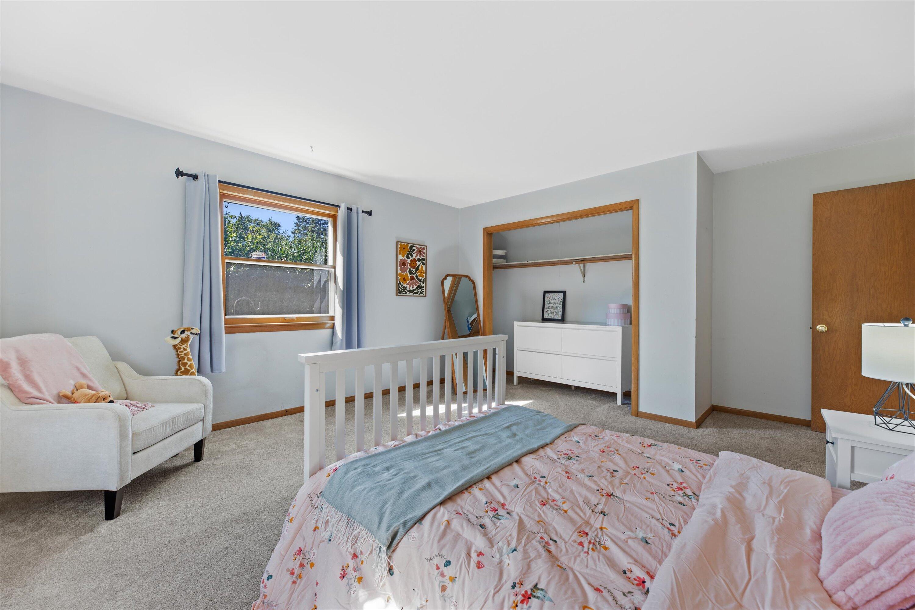 4532 W Ravine Ln