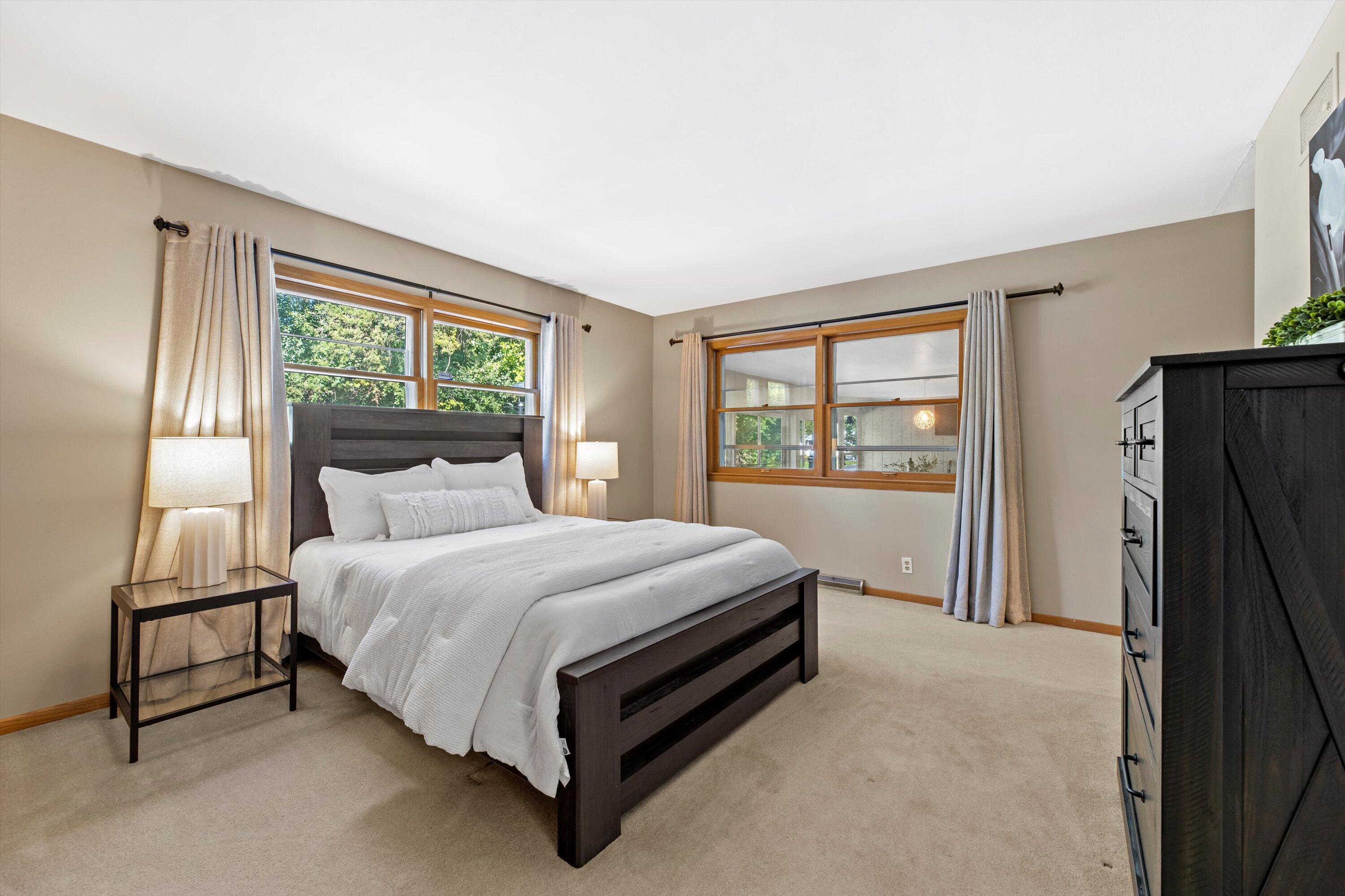 4532 W Ravine Ln