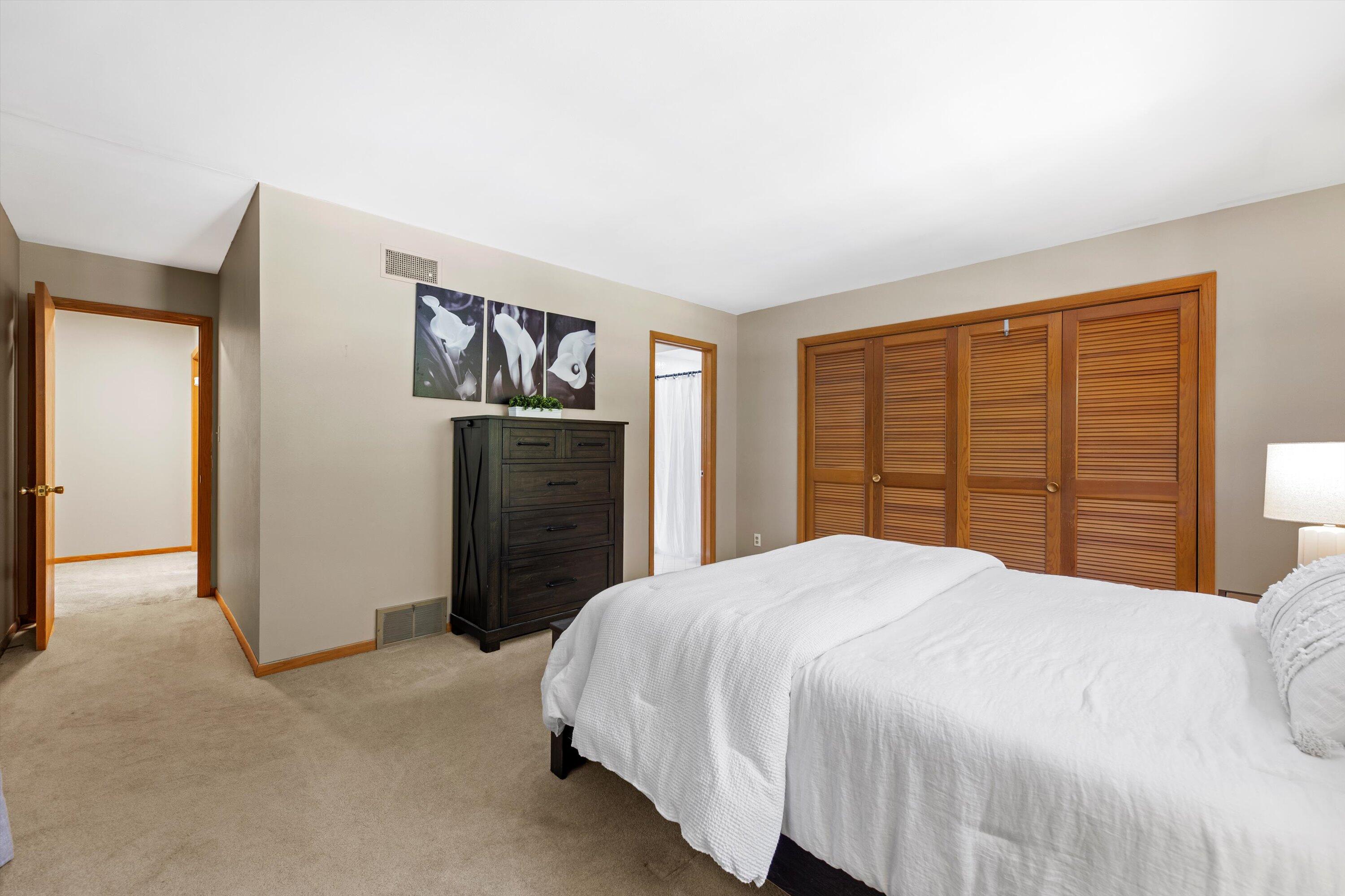 4532 W Ravine Ln