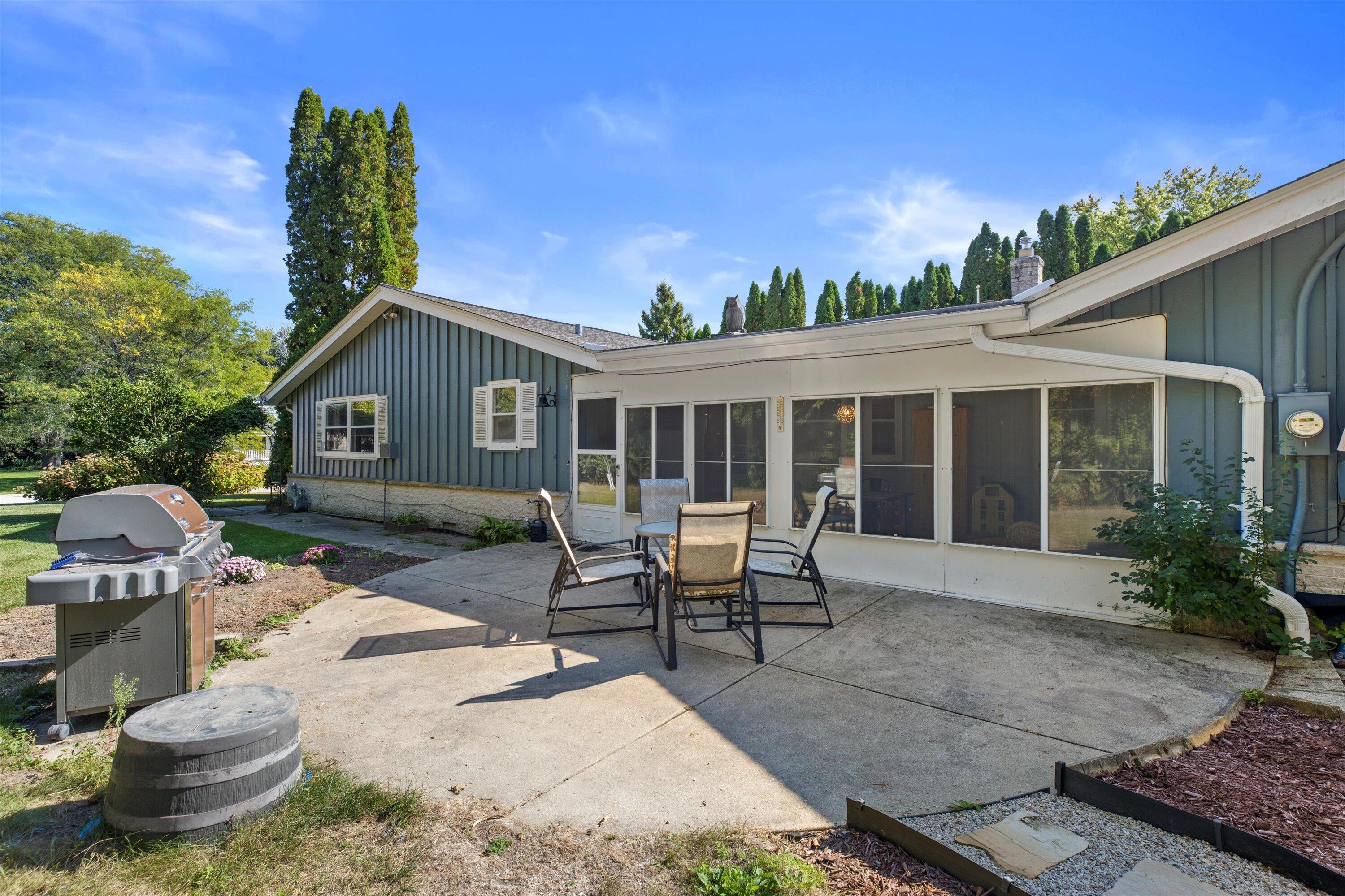 4532 W Ravine Ln
