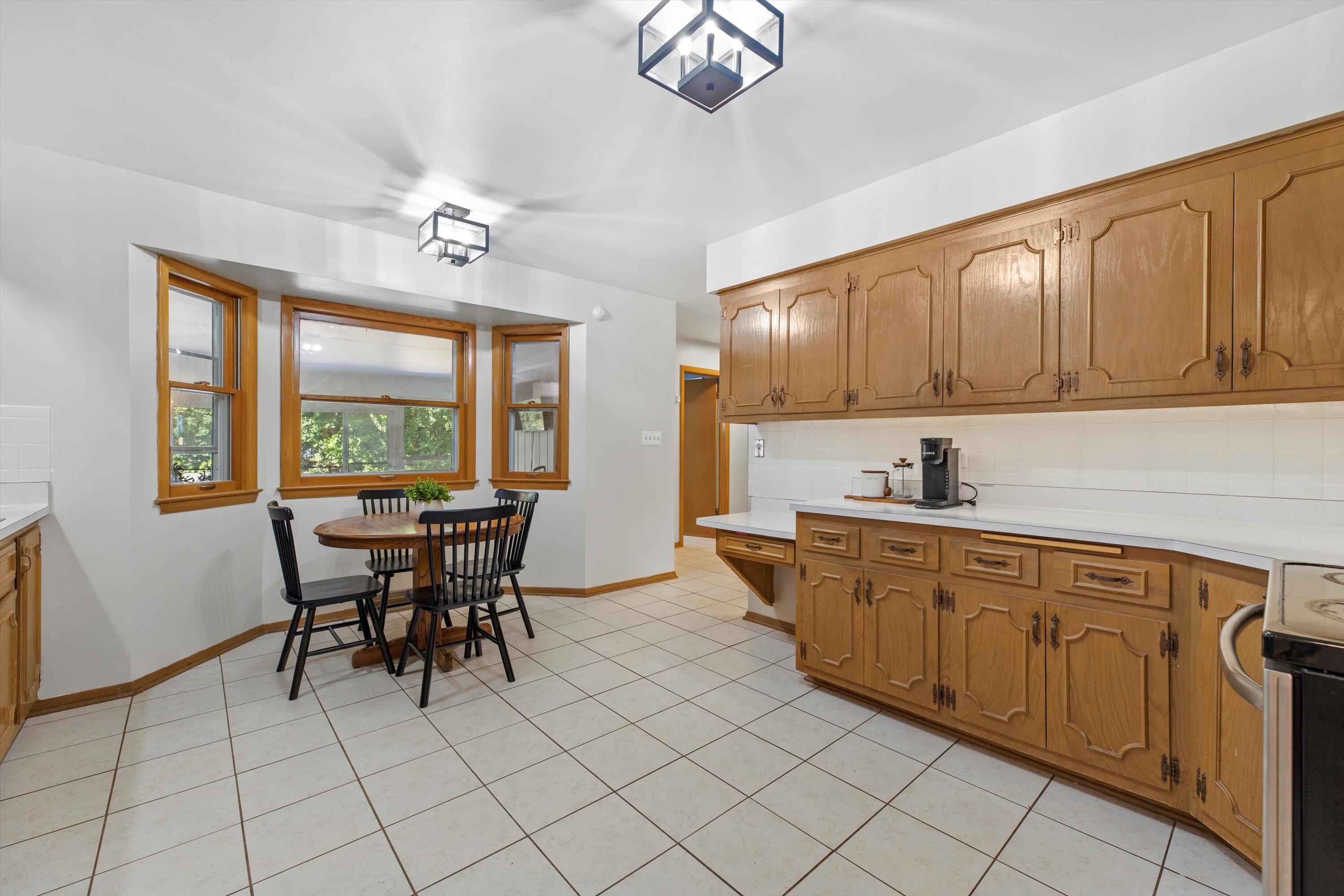 4532 W Ravine Ln