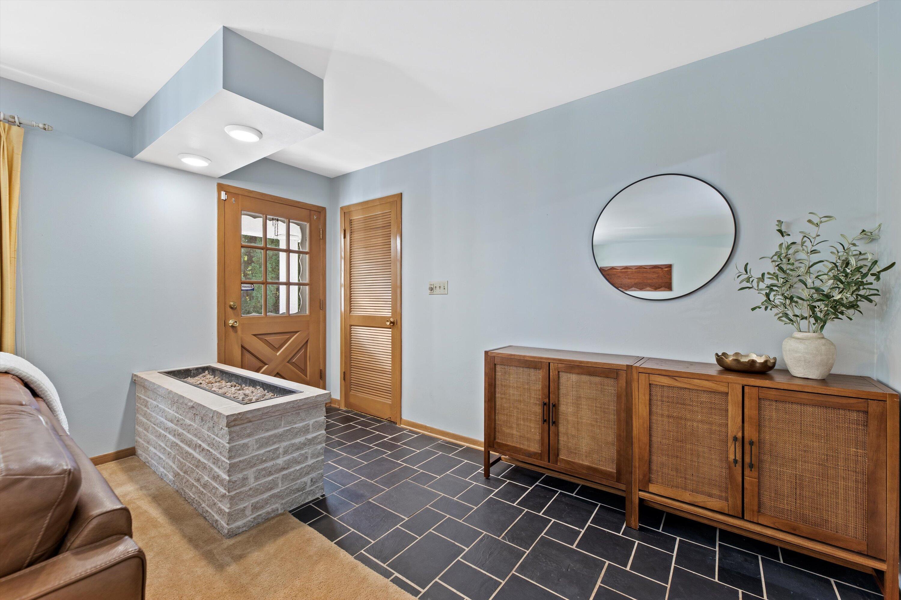4532 W Ravine Ln