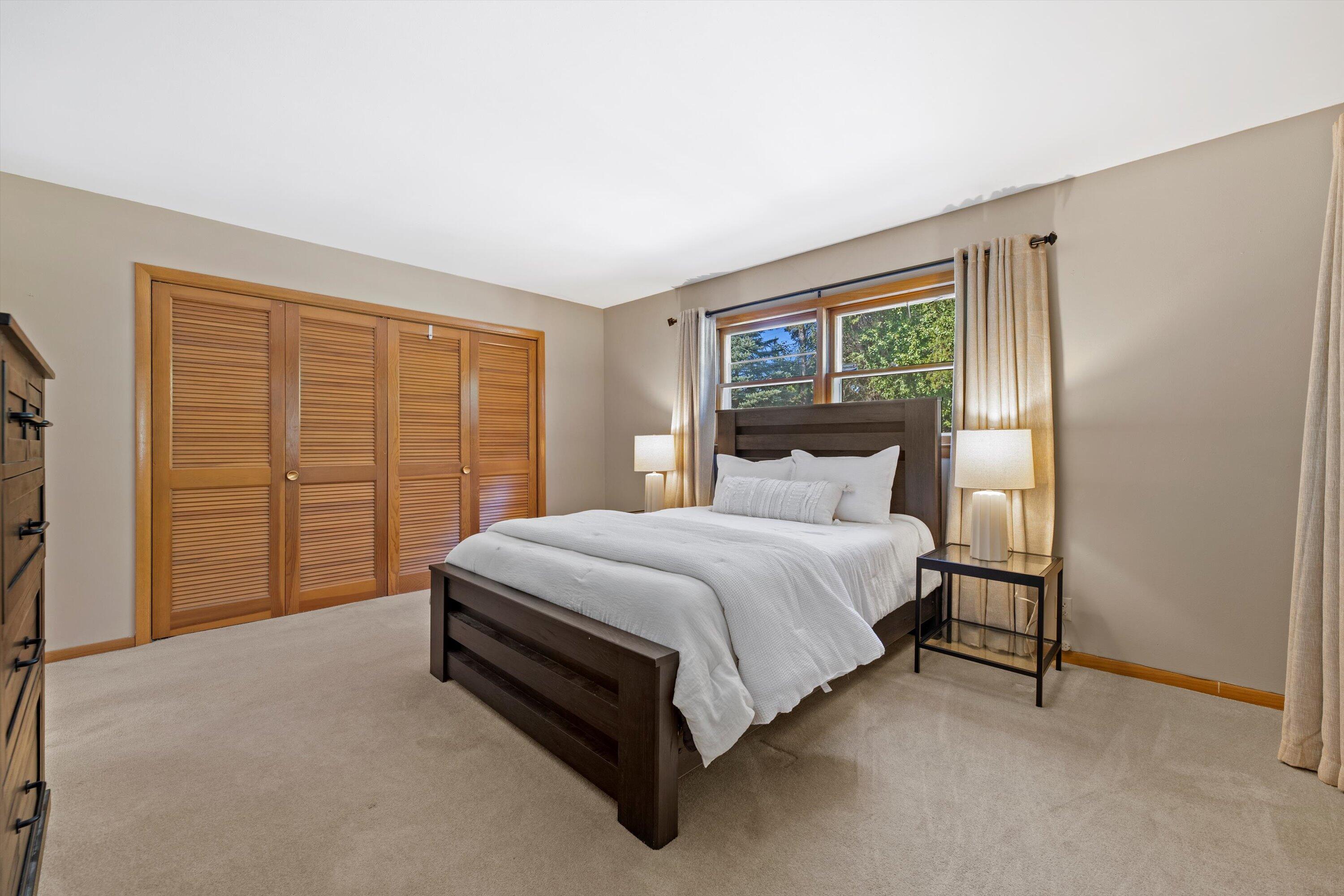 4532 W Ravine Ln