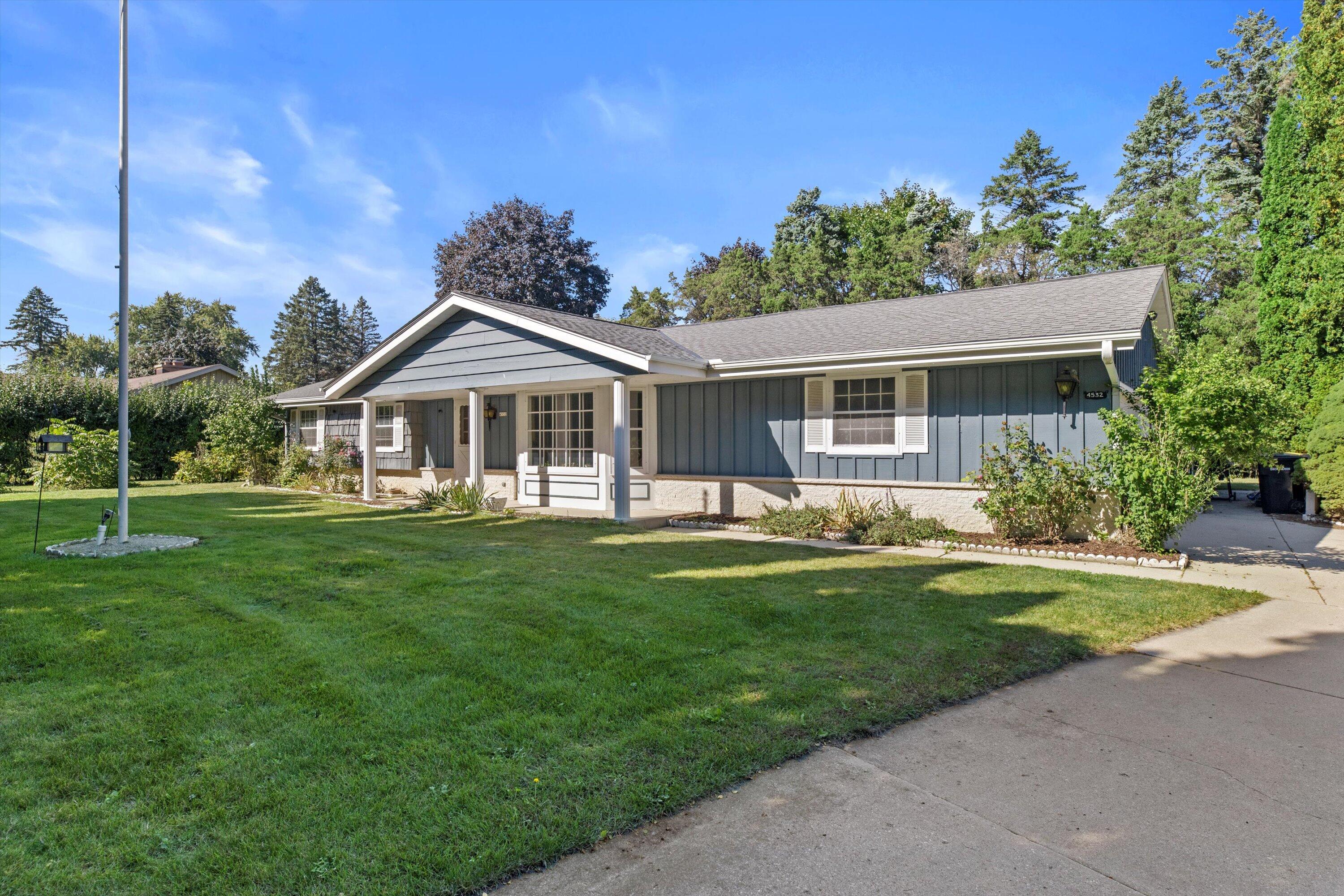 4532 W Ravine Ln