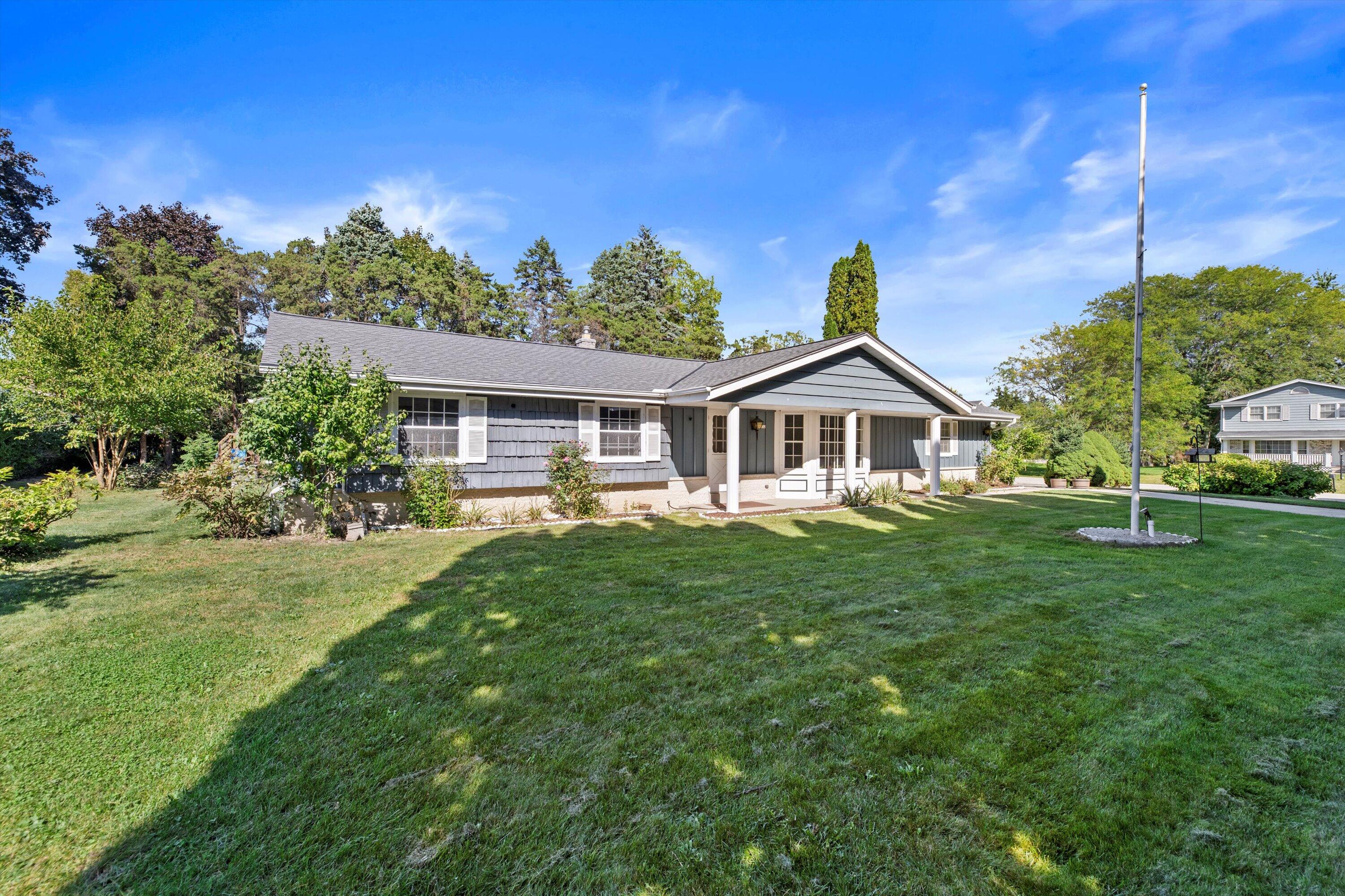 4532 W Ravine Ln