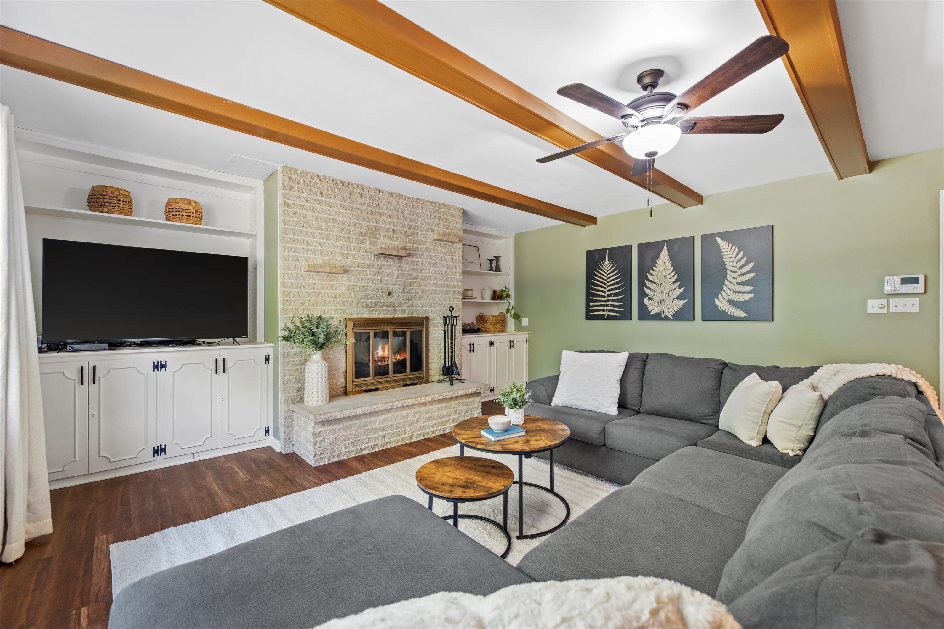 4532 W Ravine Ln
