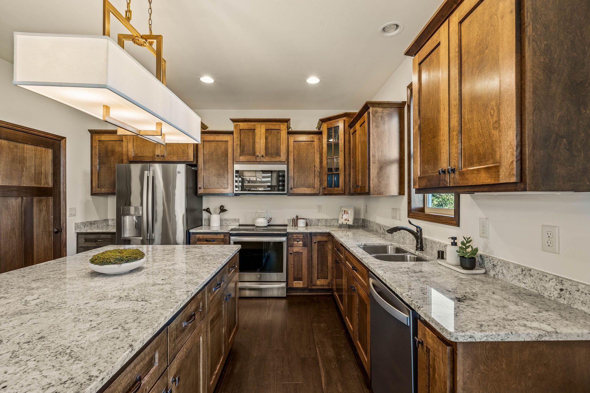 3600 Hawthorn Hill Dr