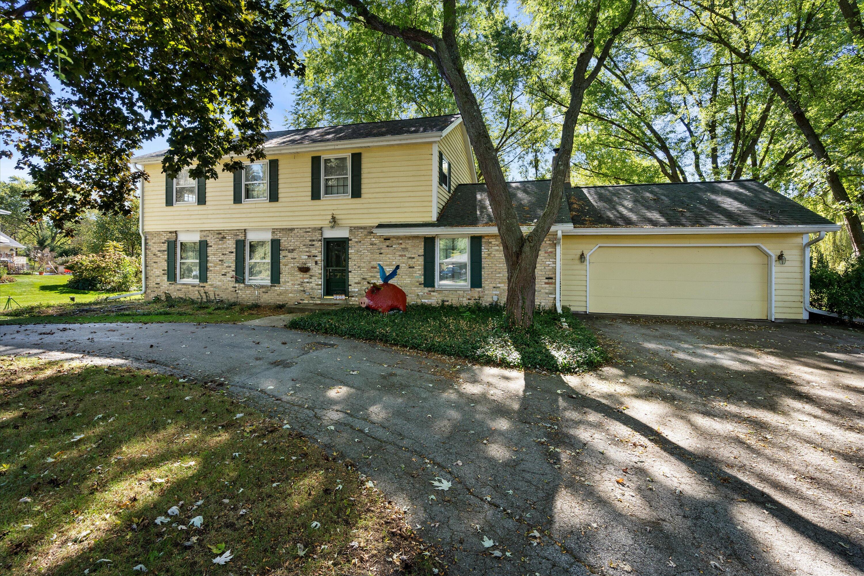 8021 W Evergreen Rd