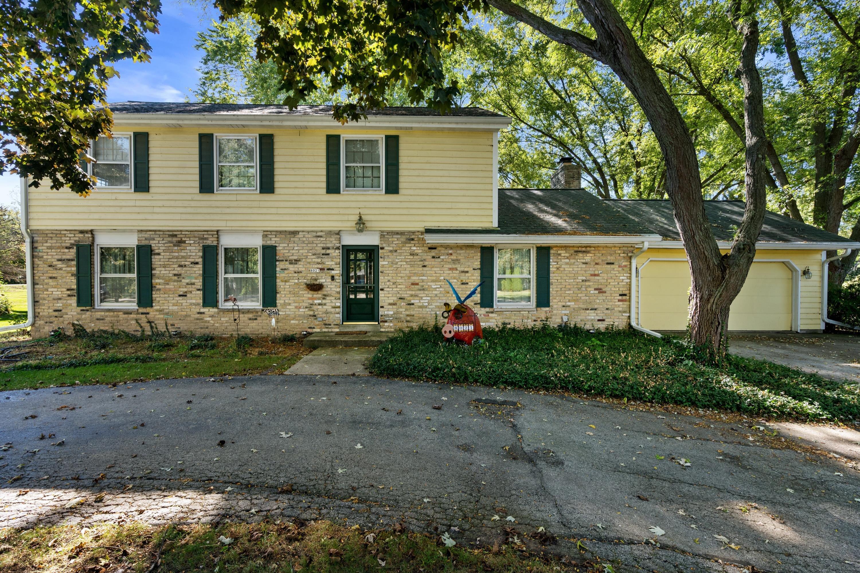 8021 W Evergreen Rd