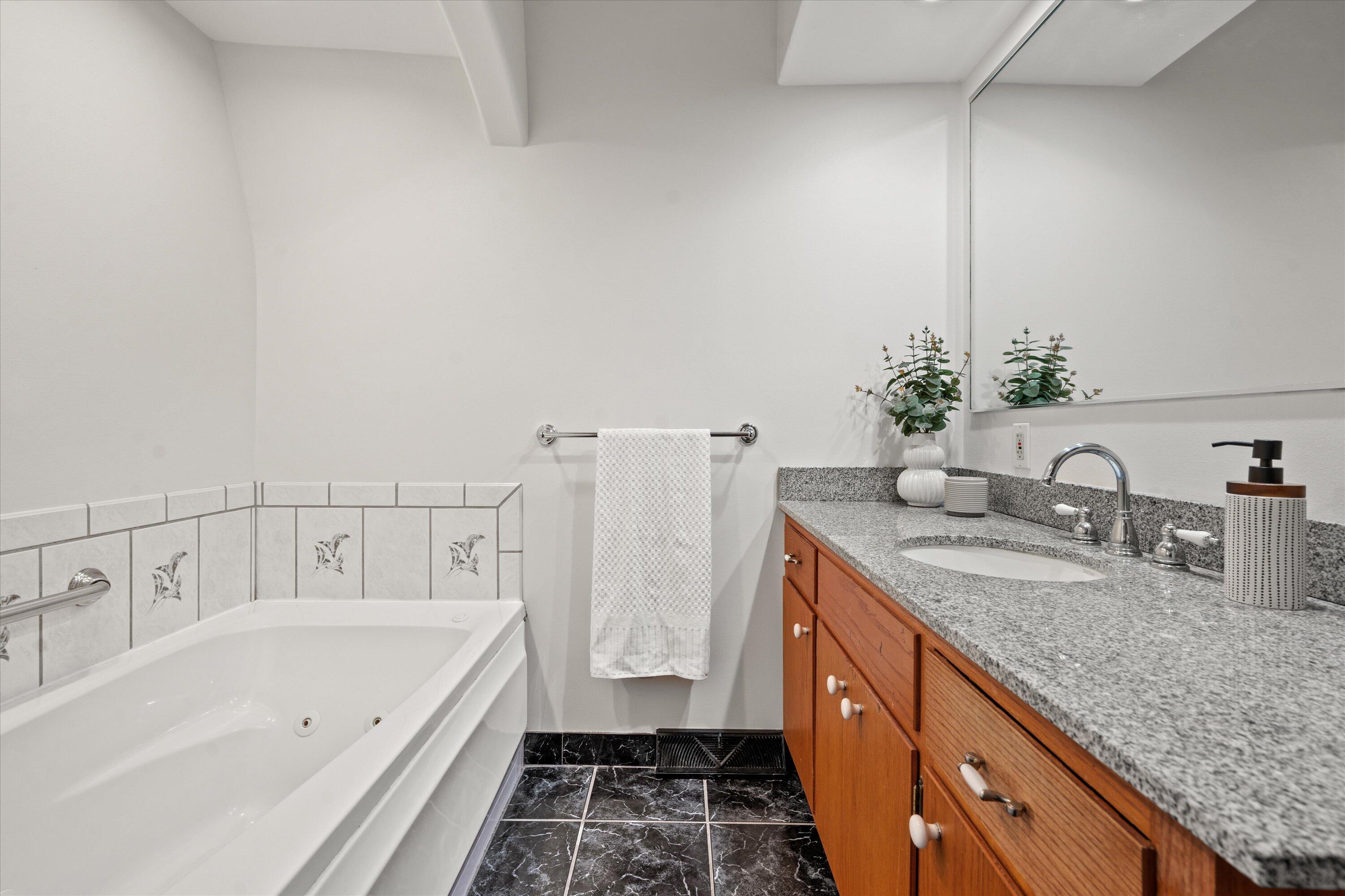 12763 N East Shoreland Dr