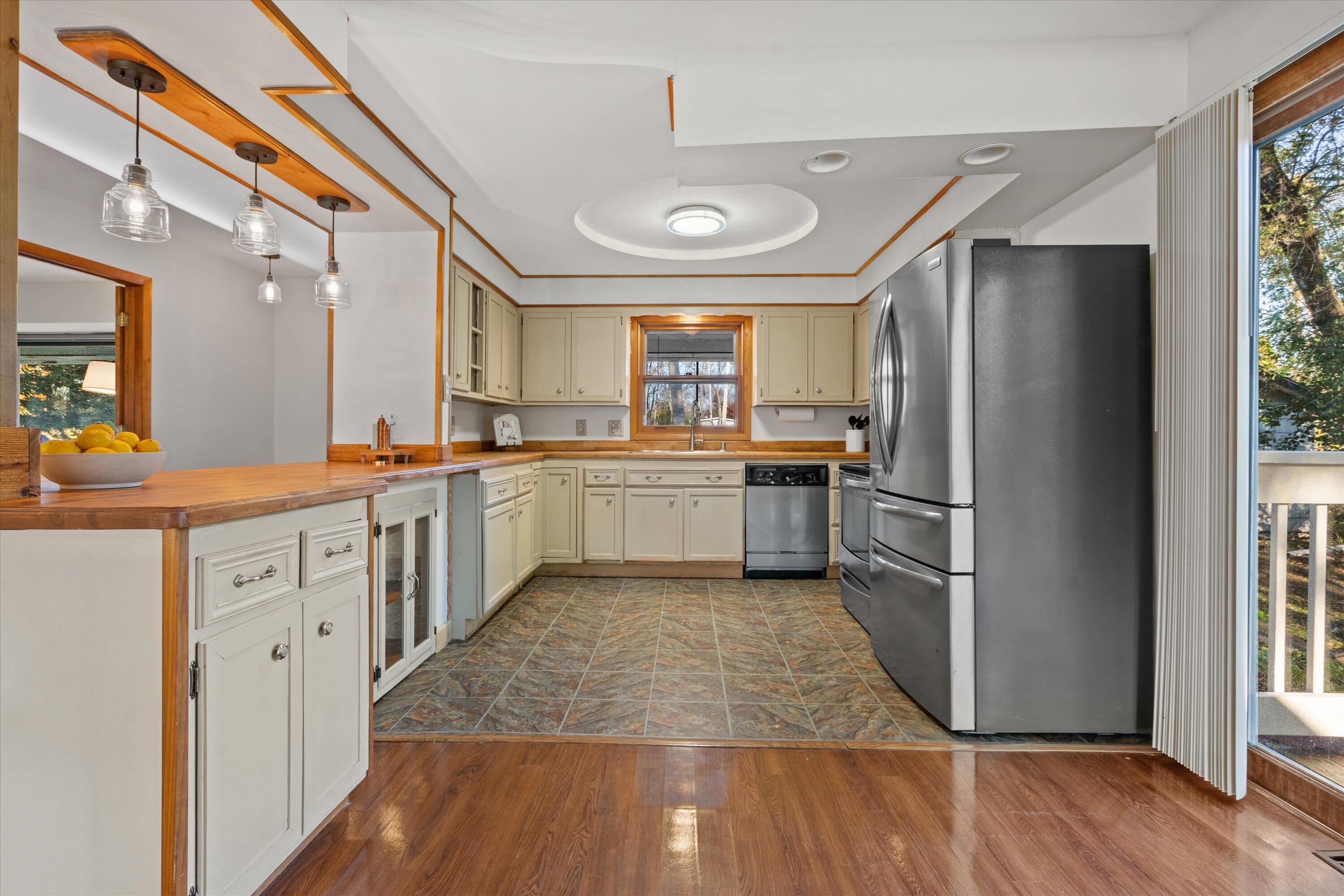 12763 N East Shoreland Dr