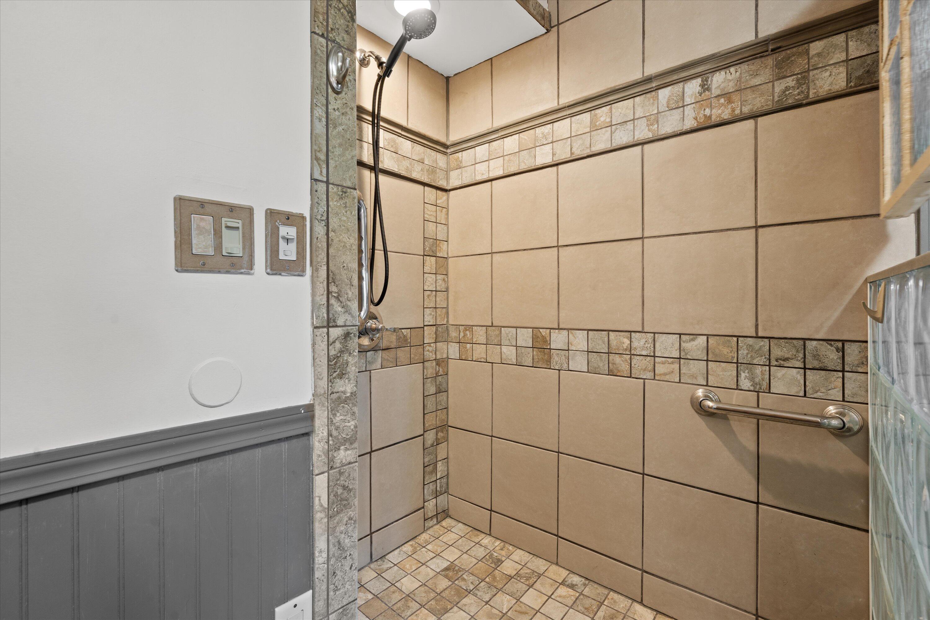 12763 N East Shoreland Dr