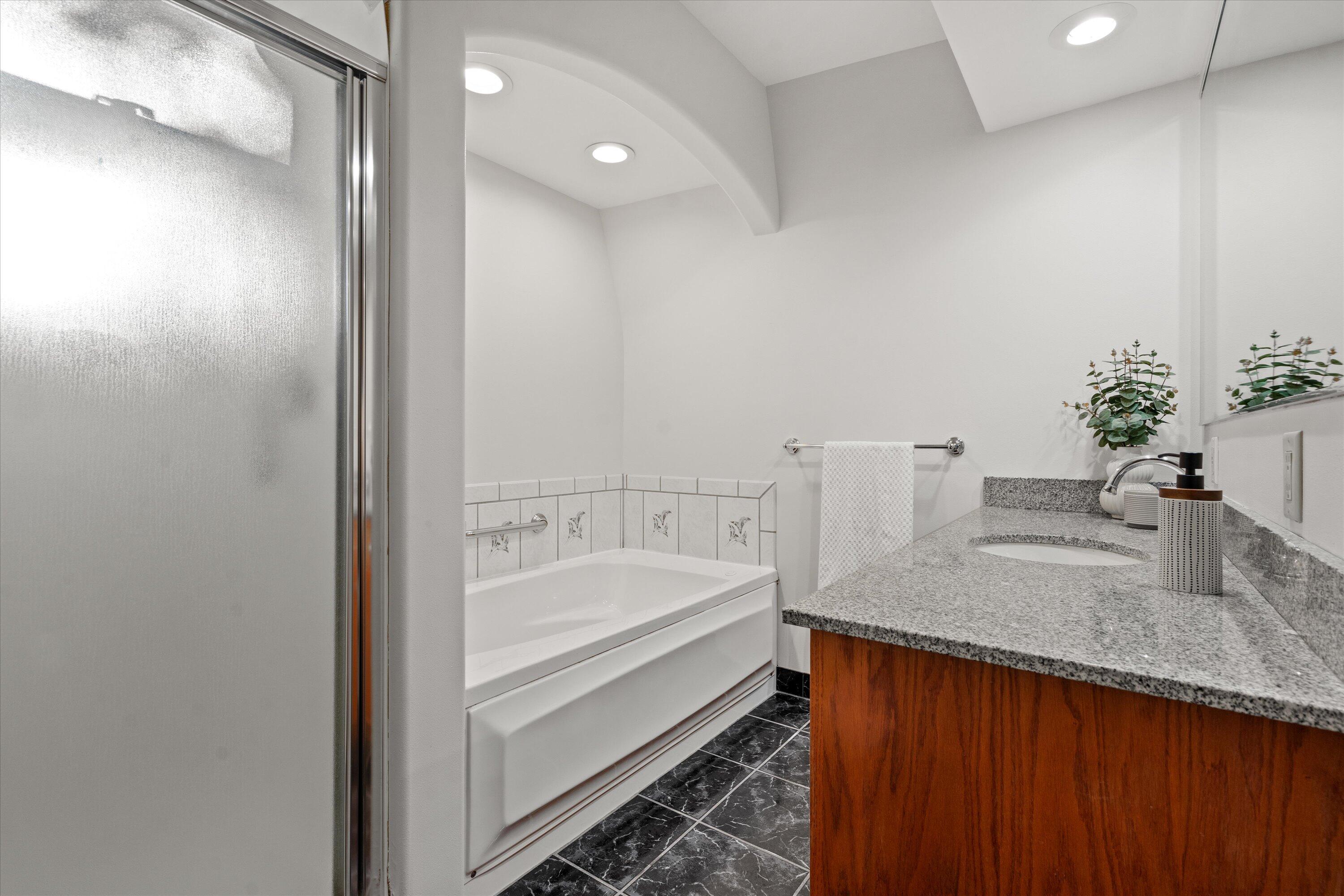 12763 N East Shoreland Dr