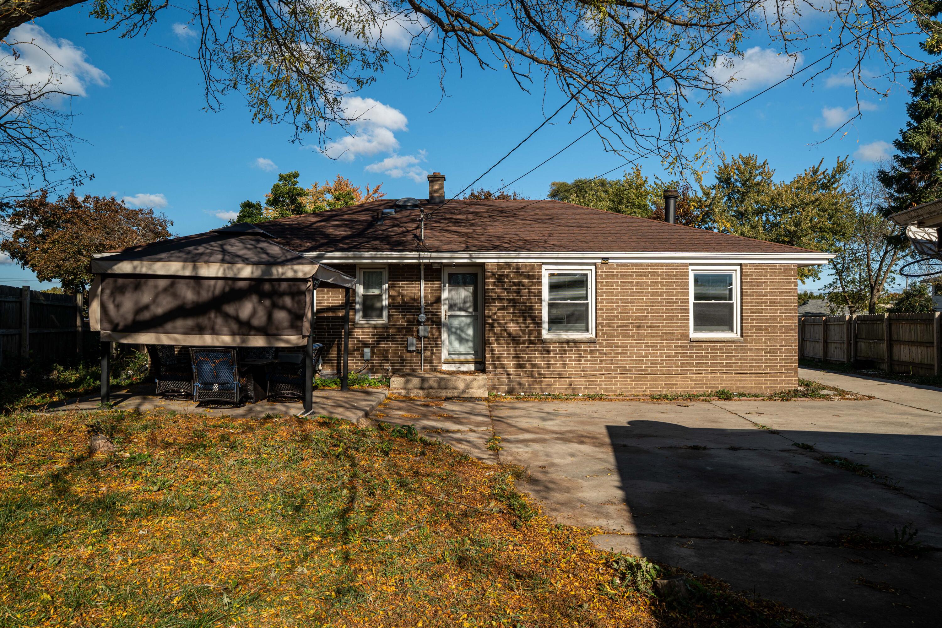 7121 W Cody Cir