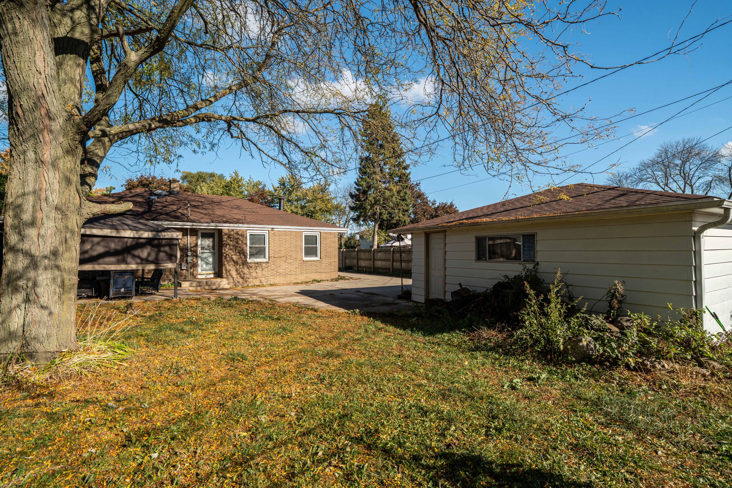 7121 W Cody Cir