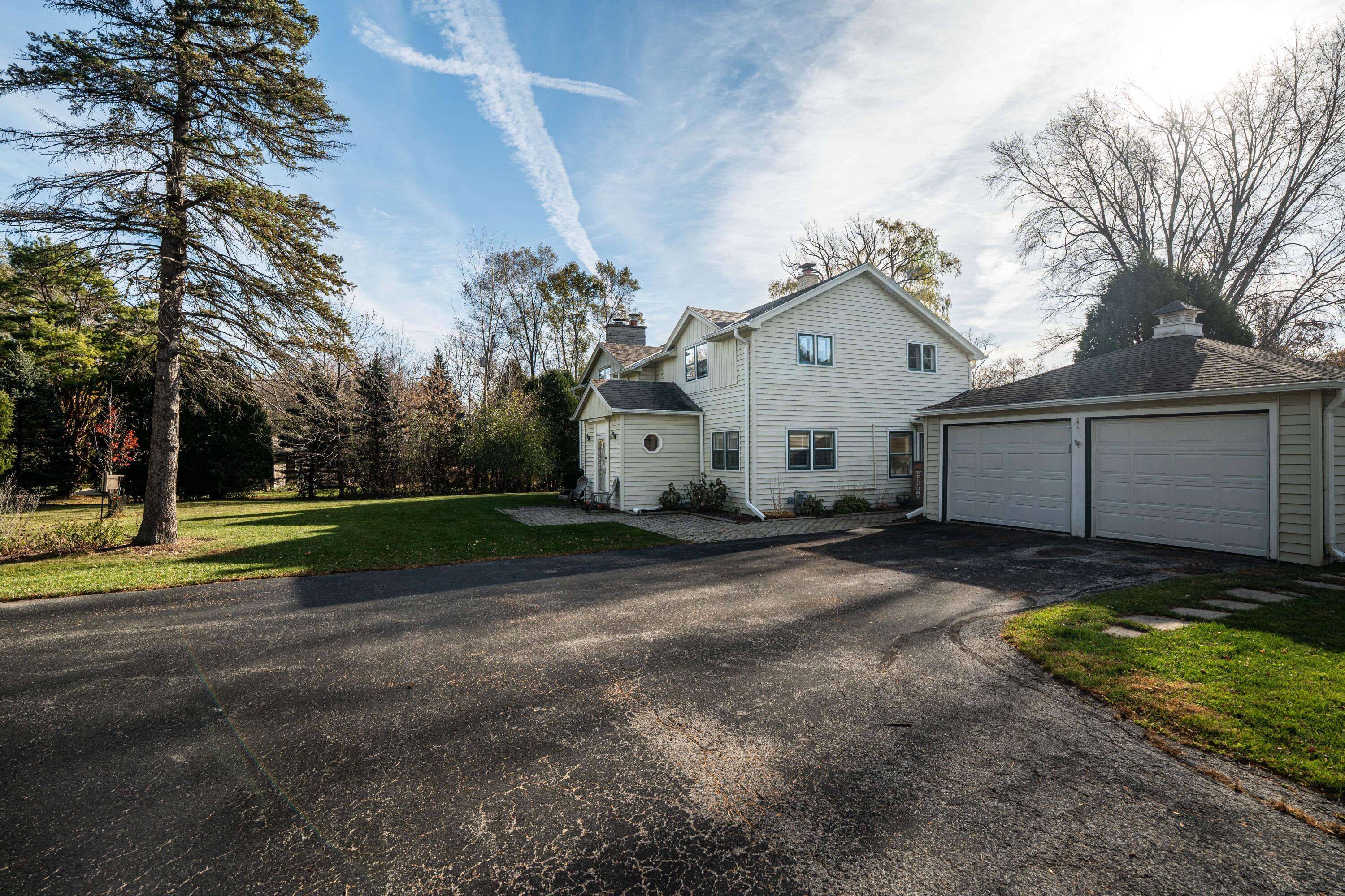 1933 W Donges Bay Rd