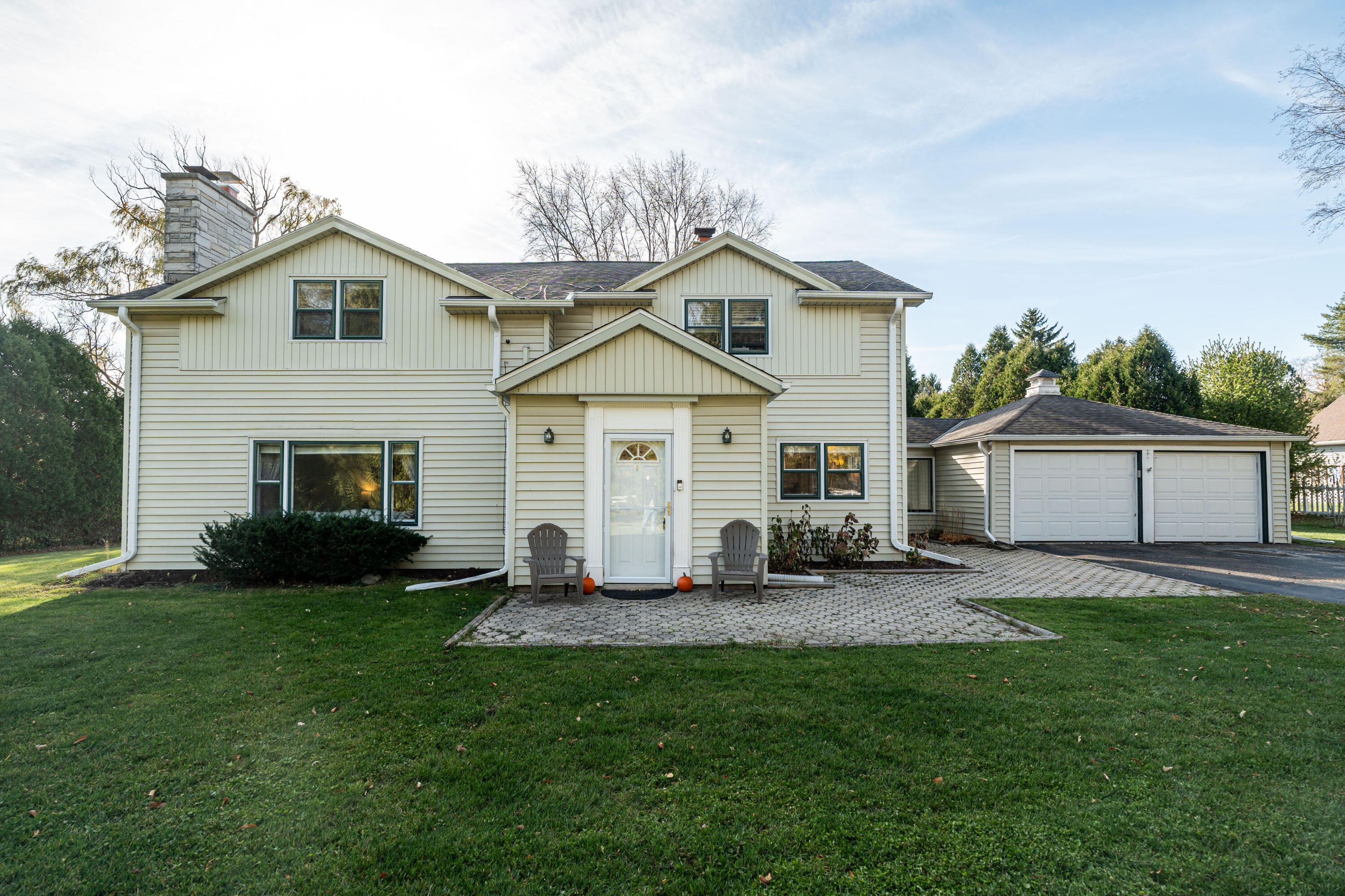 1933 W Donges Bay Rd