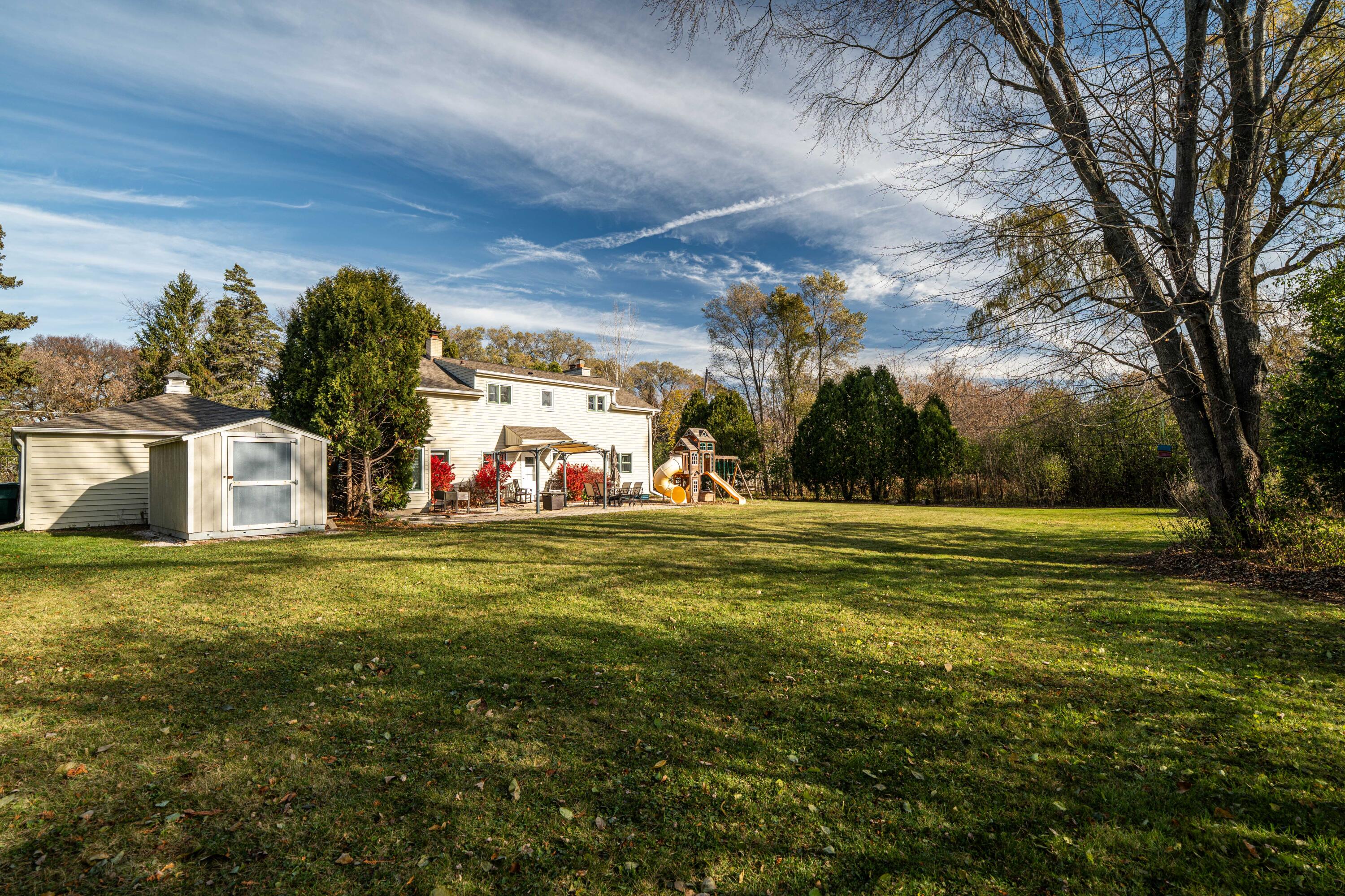 1933 W Donges Bay Rd