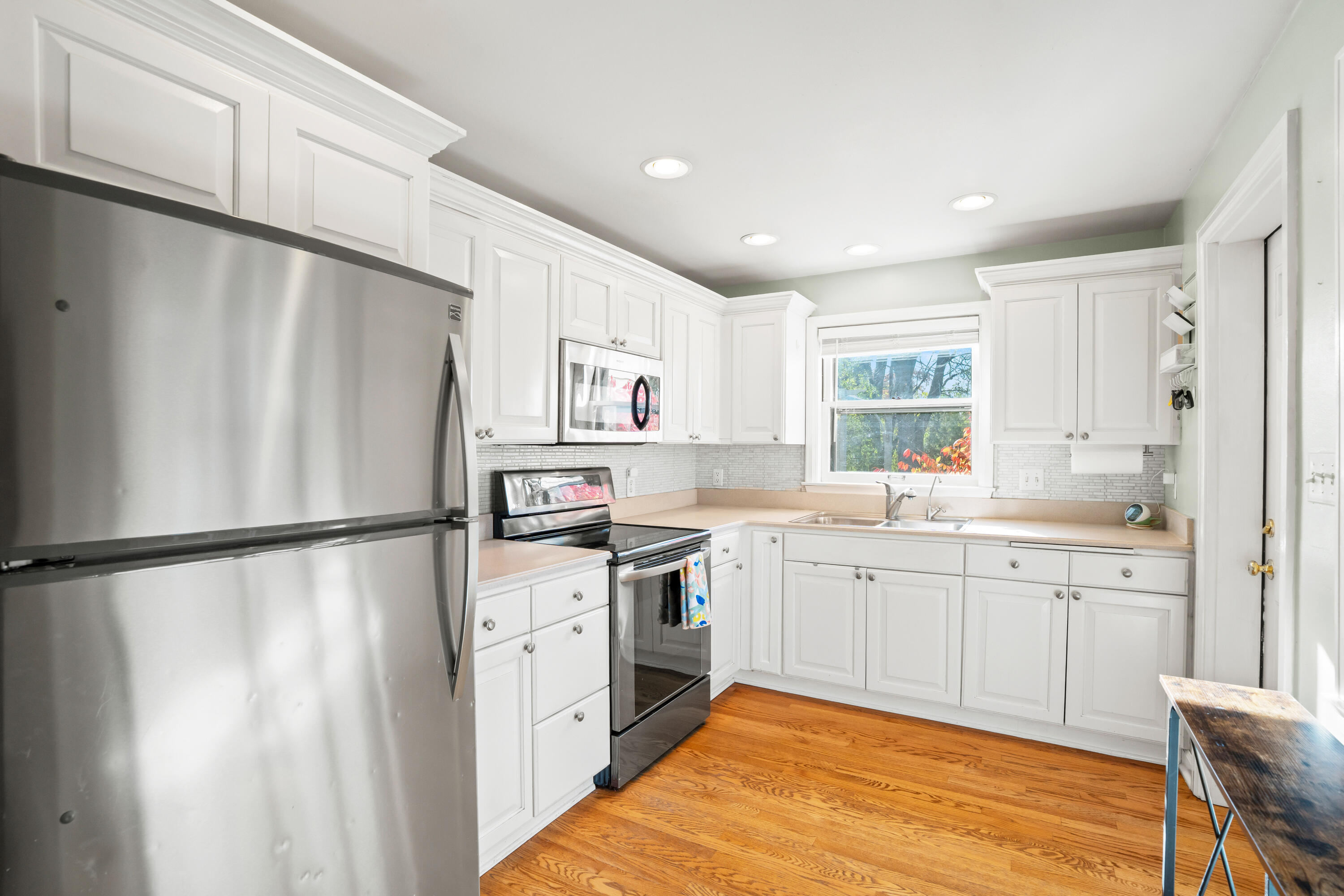 1933 W Donges Bay Rd