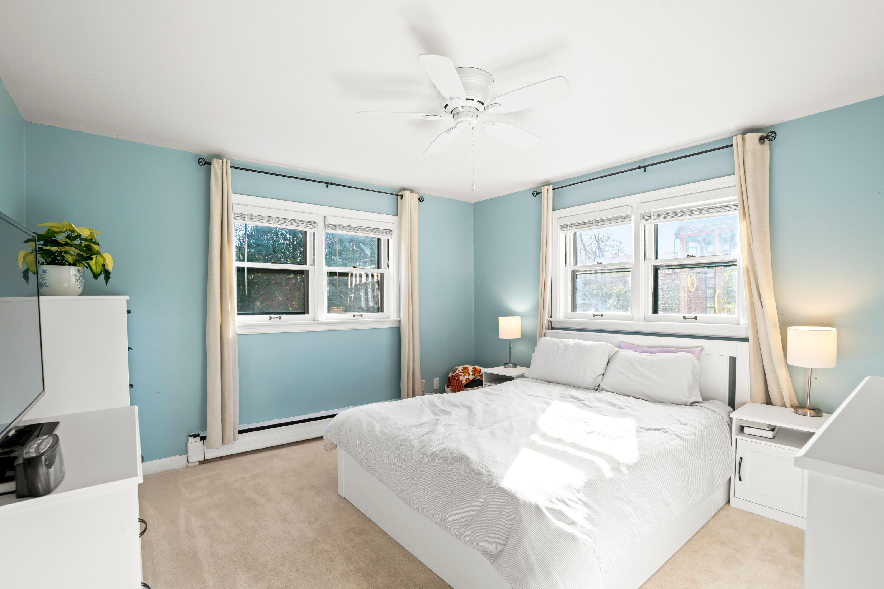 1933 W Donges Bay Rd