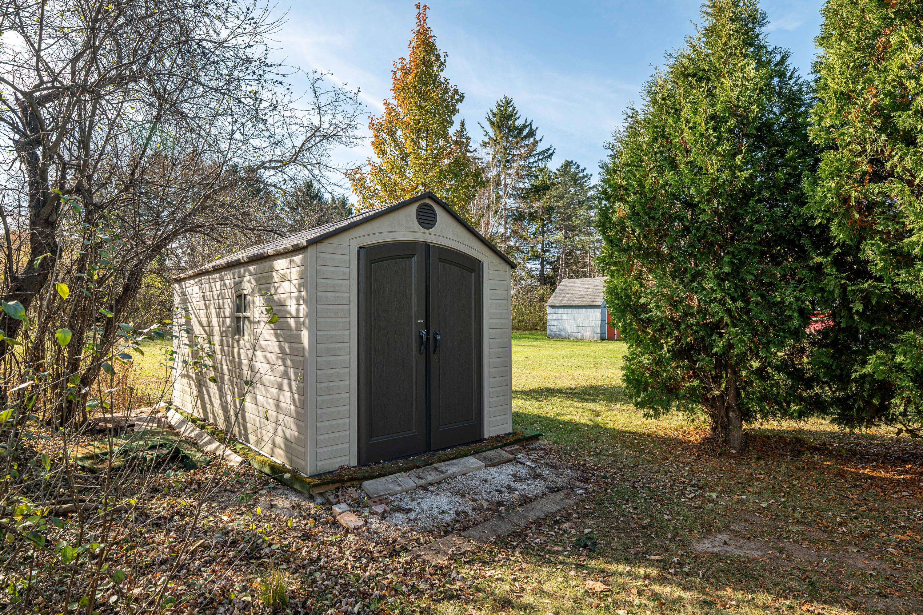 1933 W Donges Bay Rd