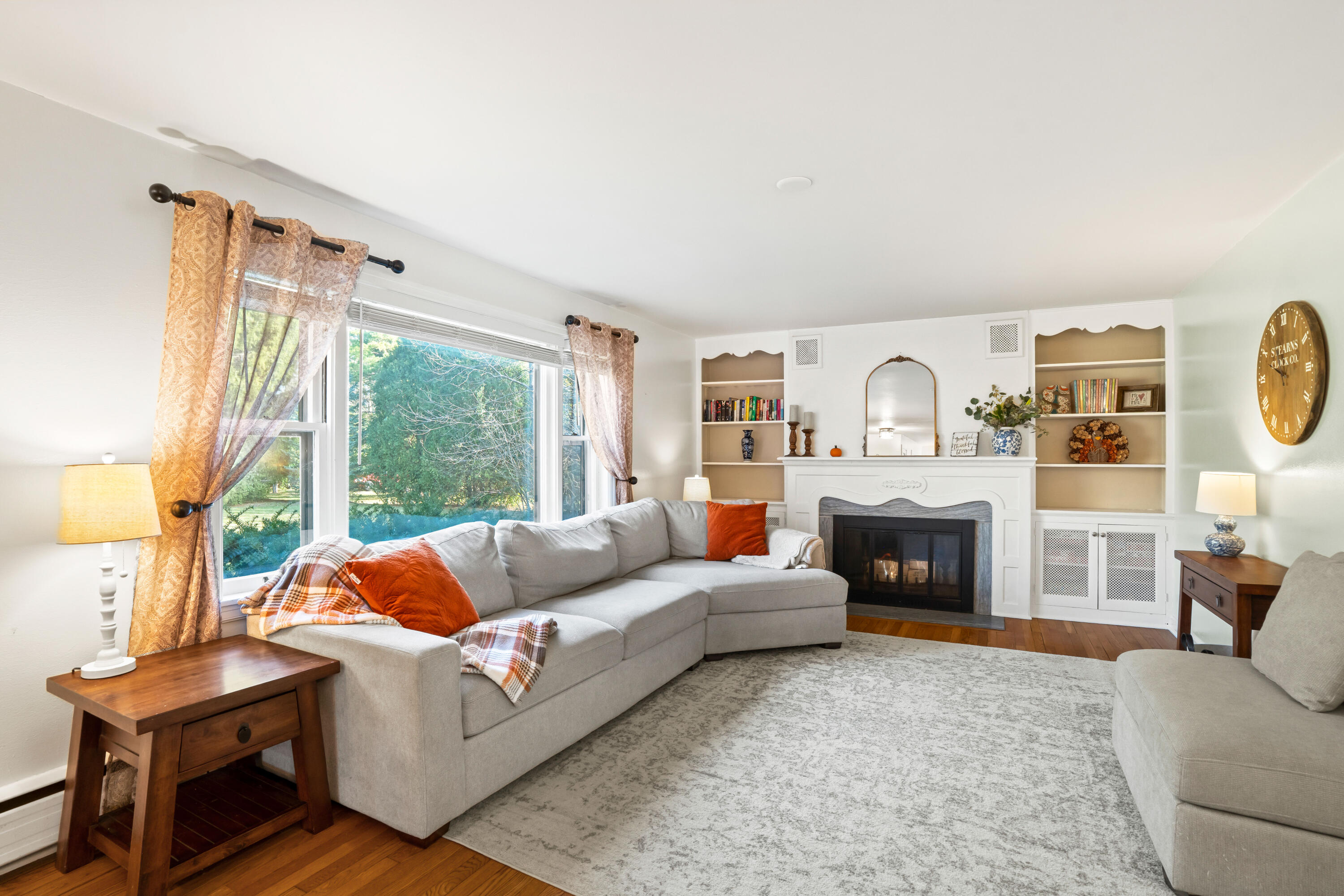 1933 W Donges Bay Rd