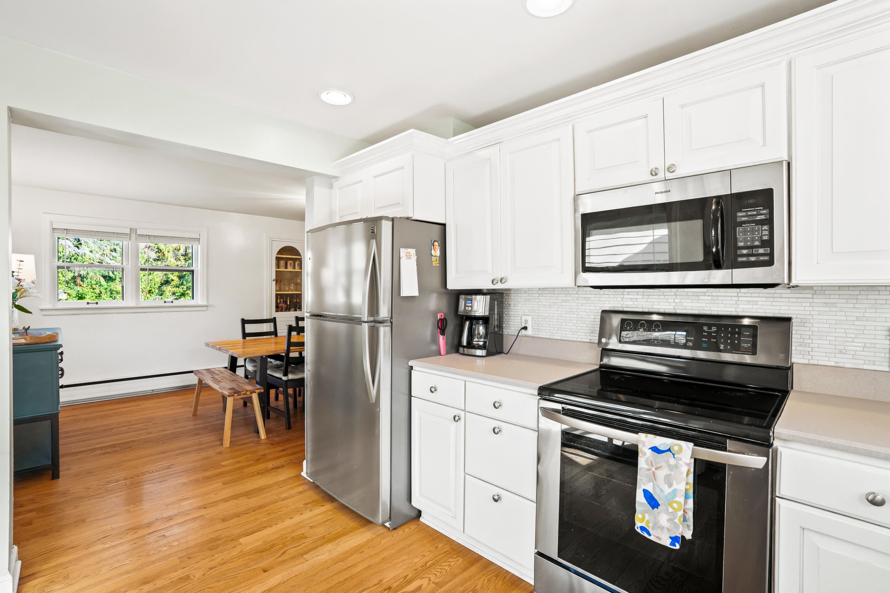 1933 W Donges Bay Rd