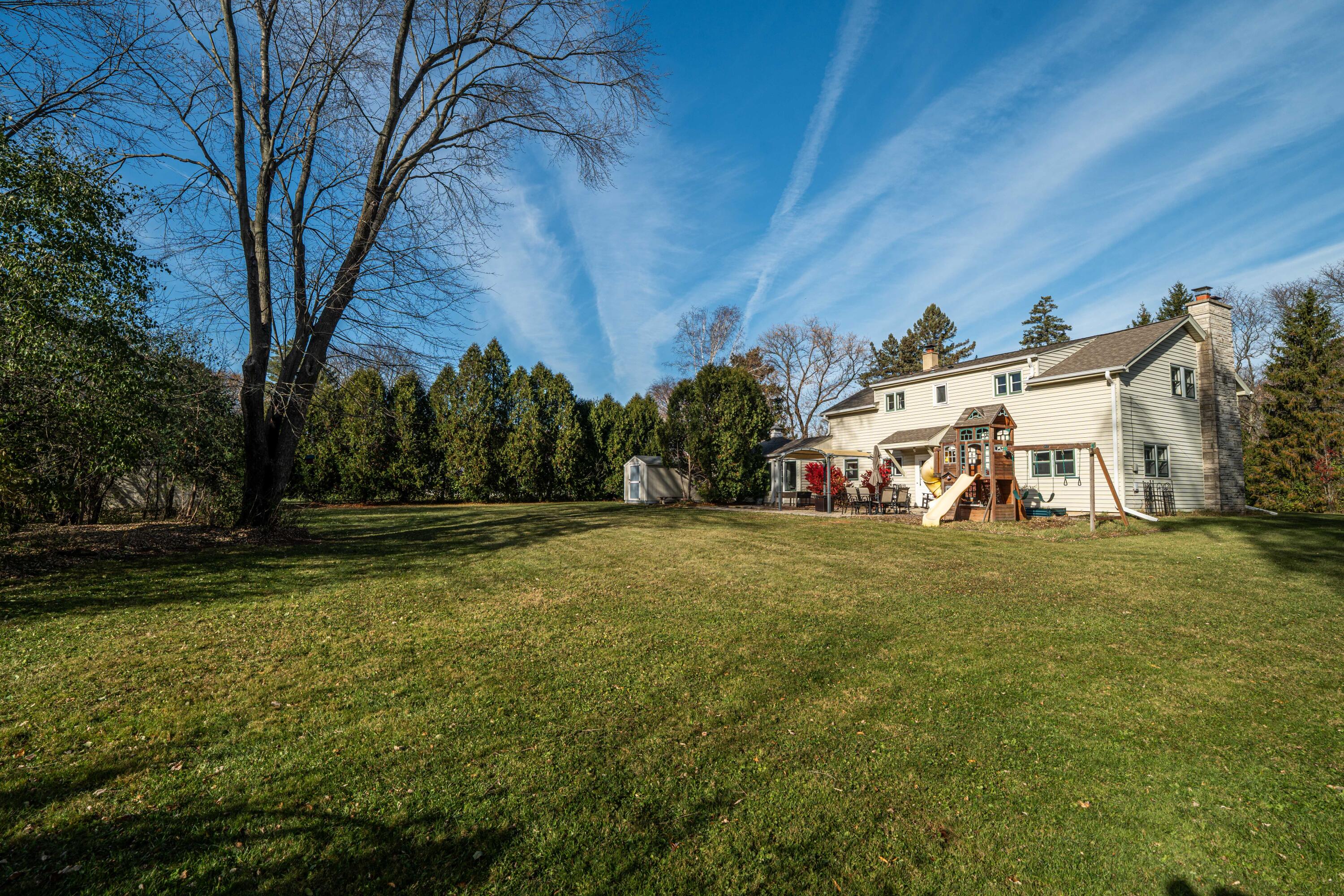 1933 W Donges Bay Rd