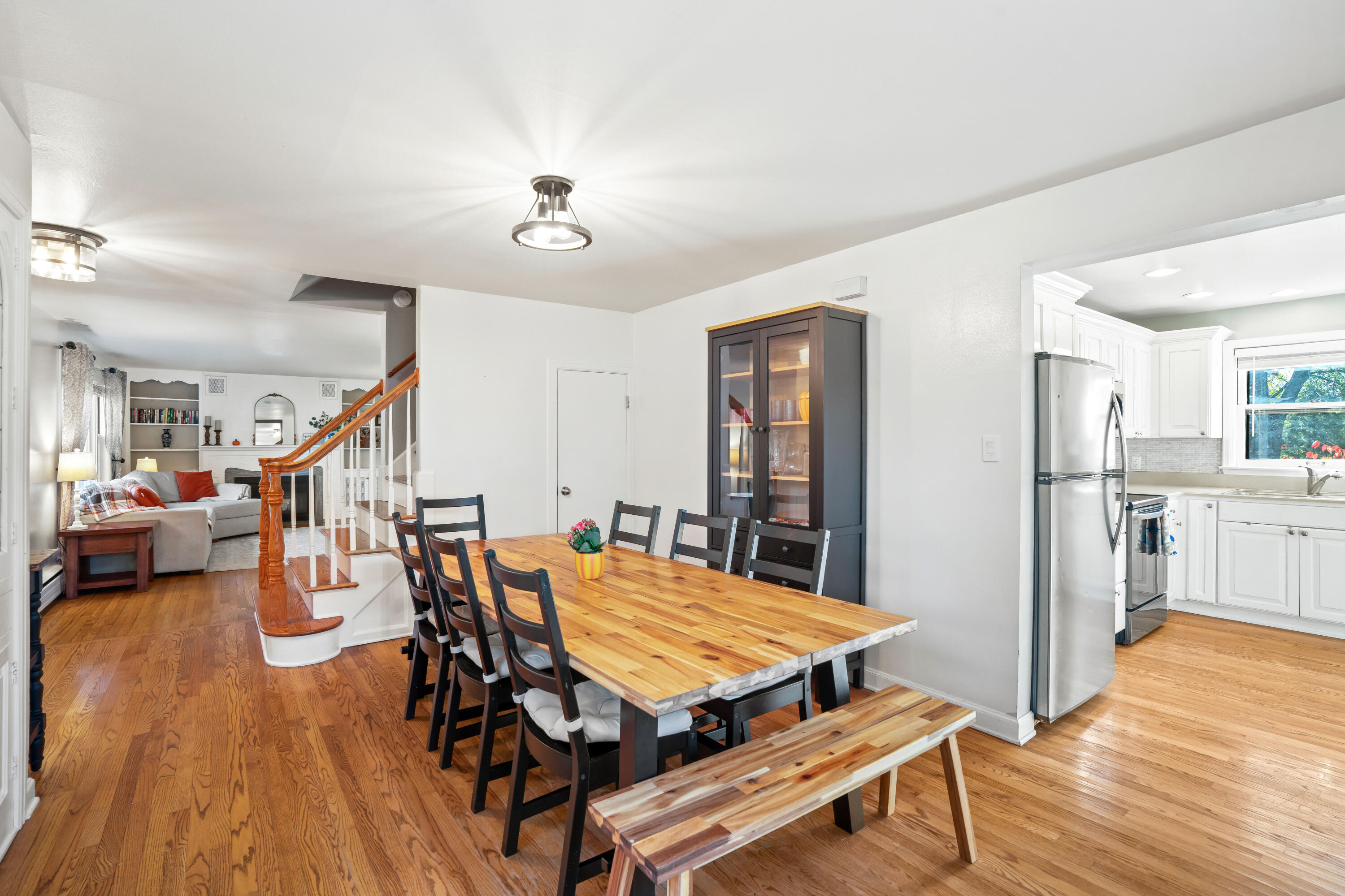 1933 W Donges Bay Rd