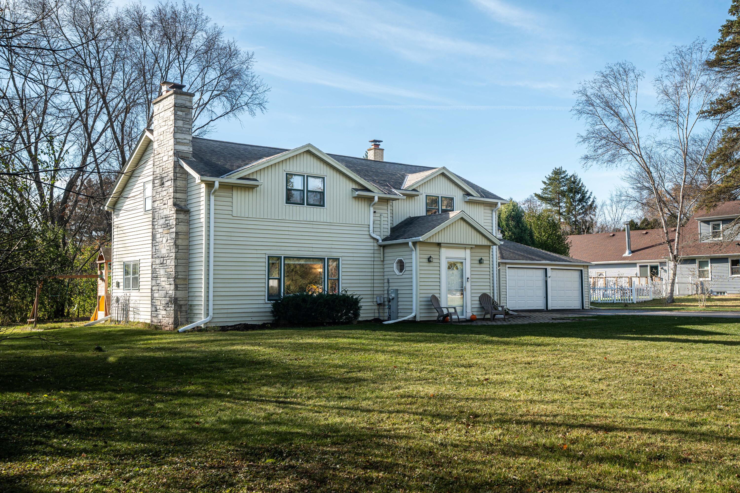 1933 W Donges Bay Rd