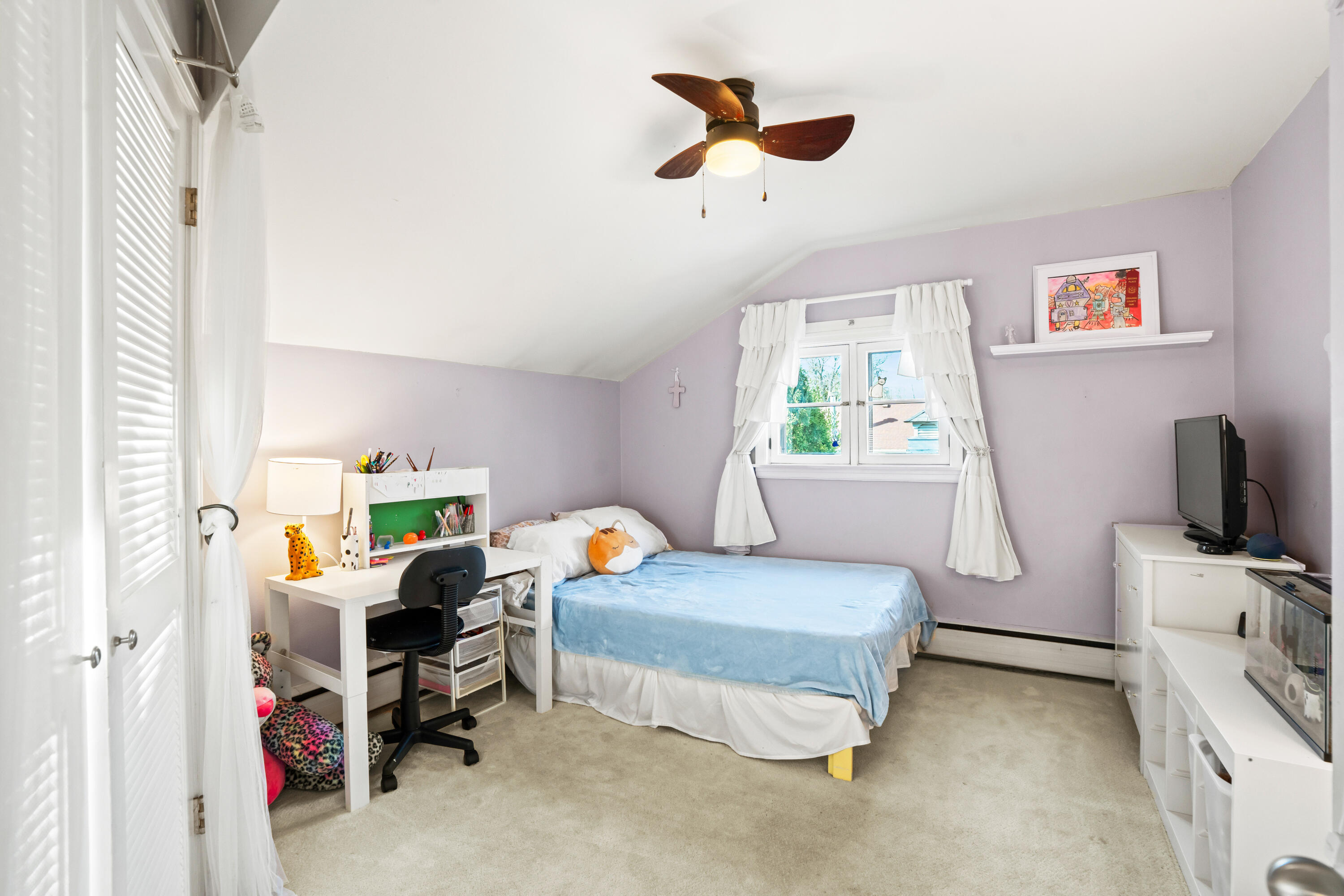 1933 W Donges Bay Rd