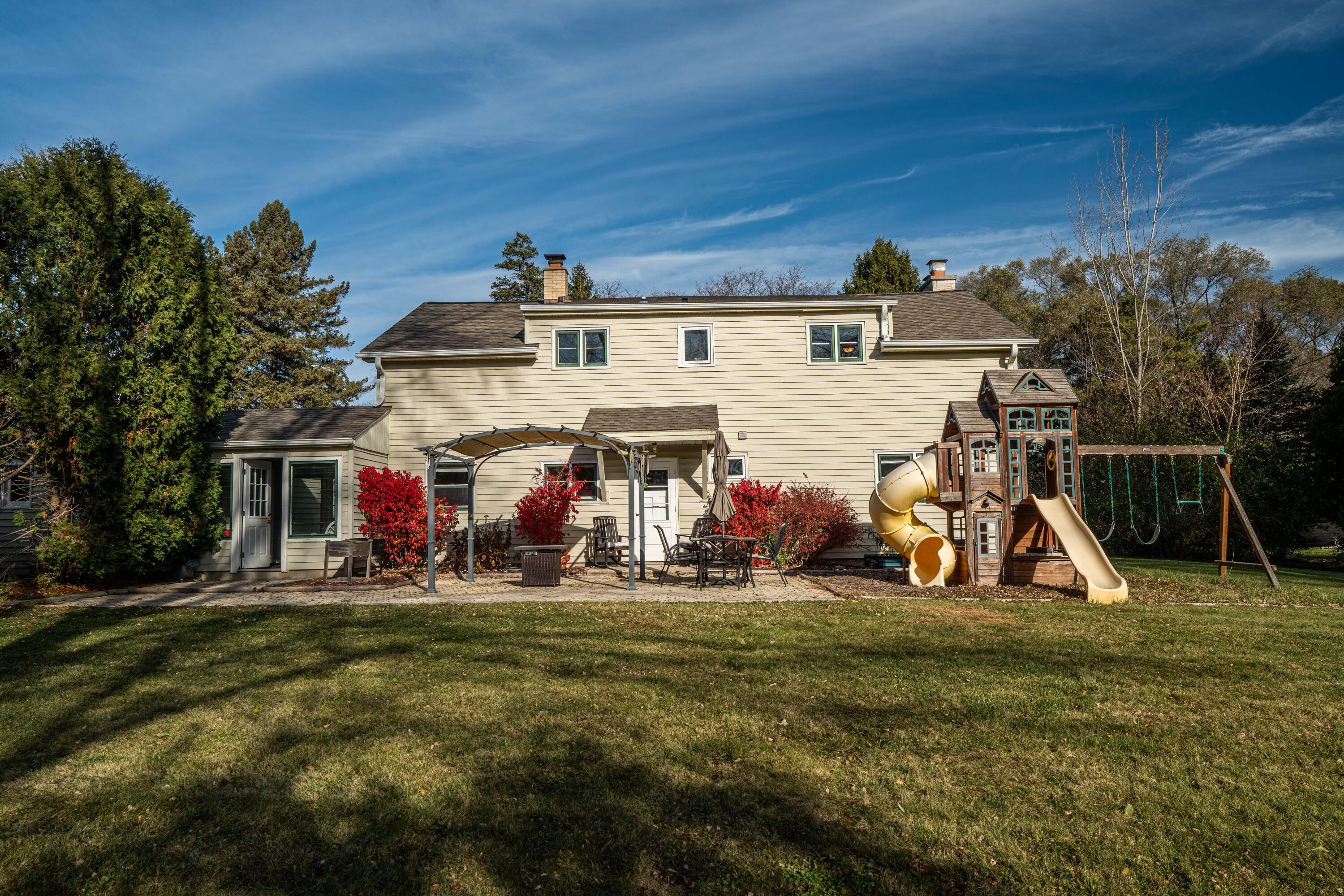 1933 W Donges Bay Rd