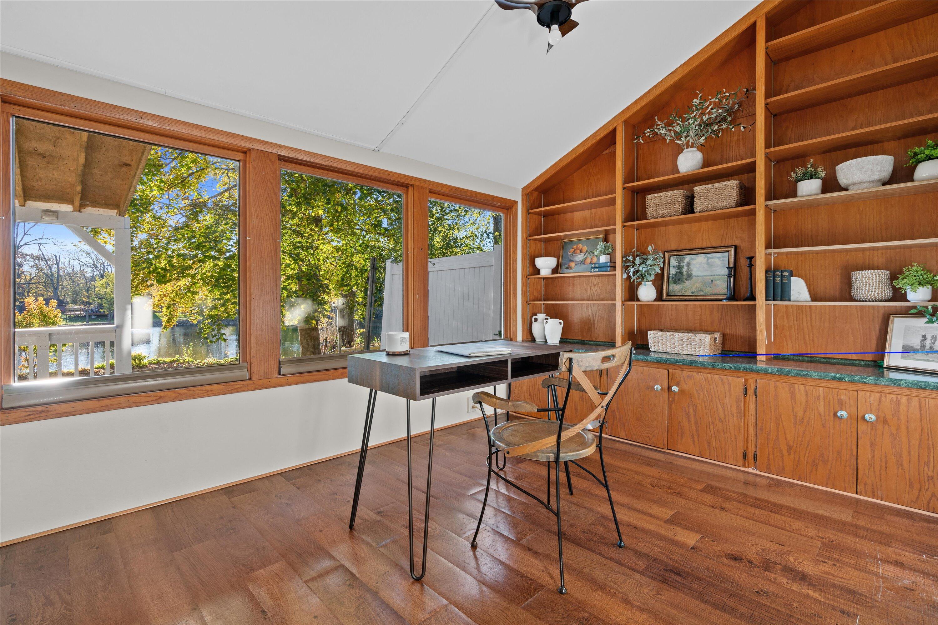 12763 N East Shoreland Dr