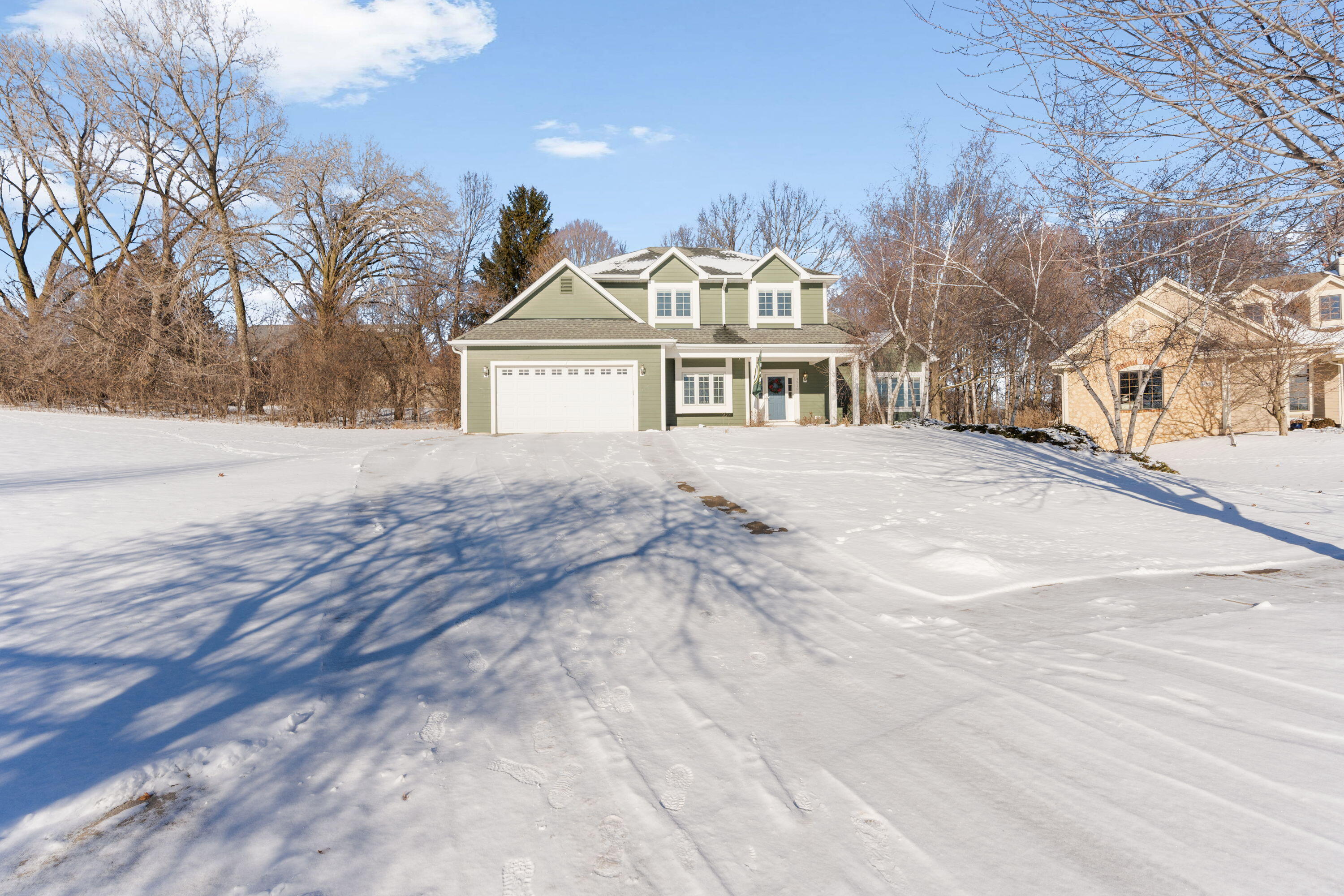 1910 Valley Ct