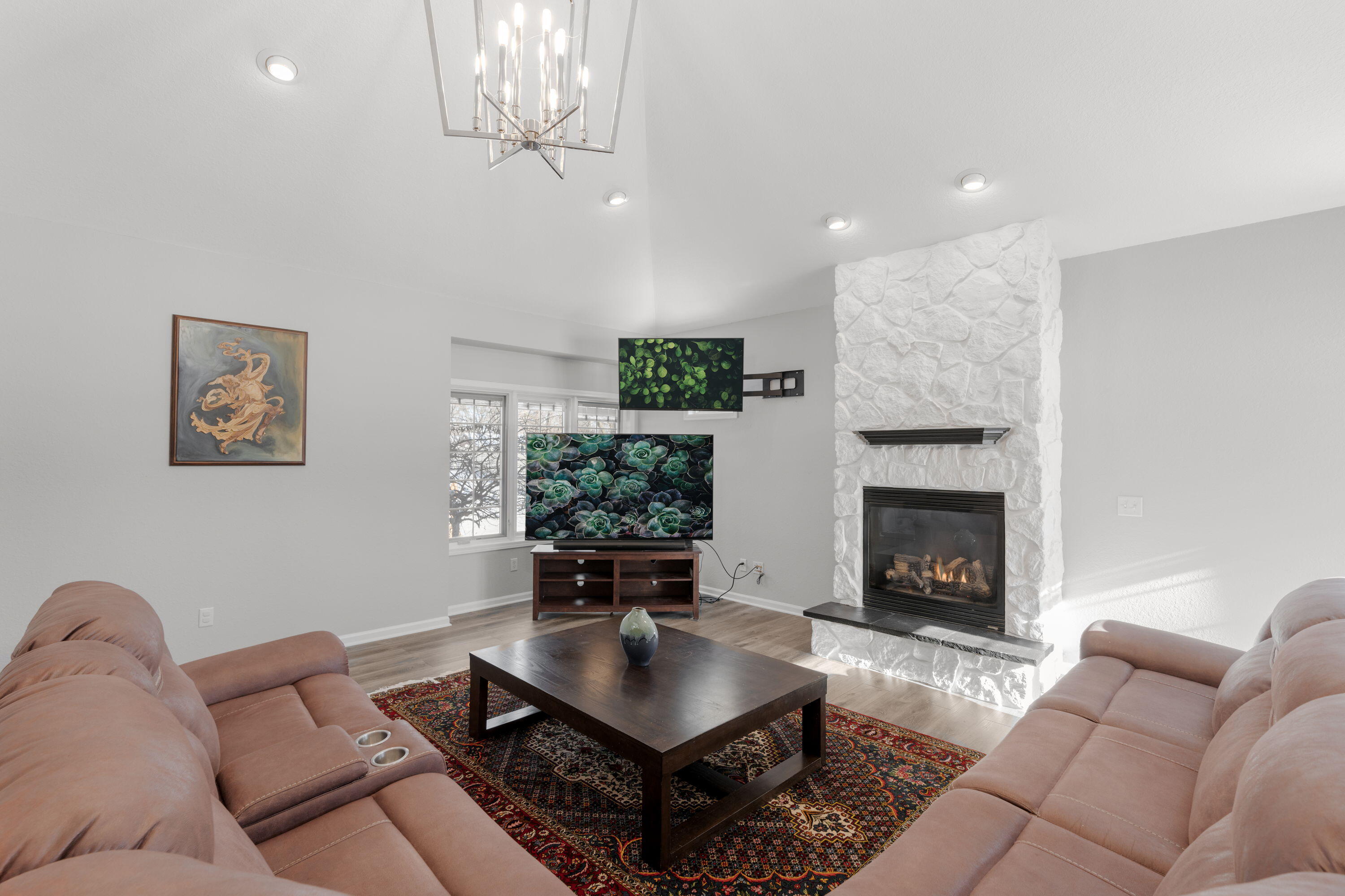 1910 Valley Ct