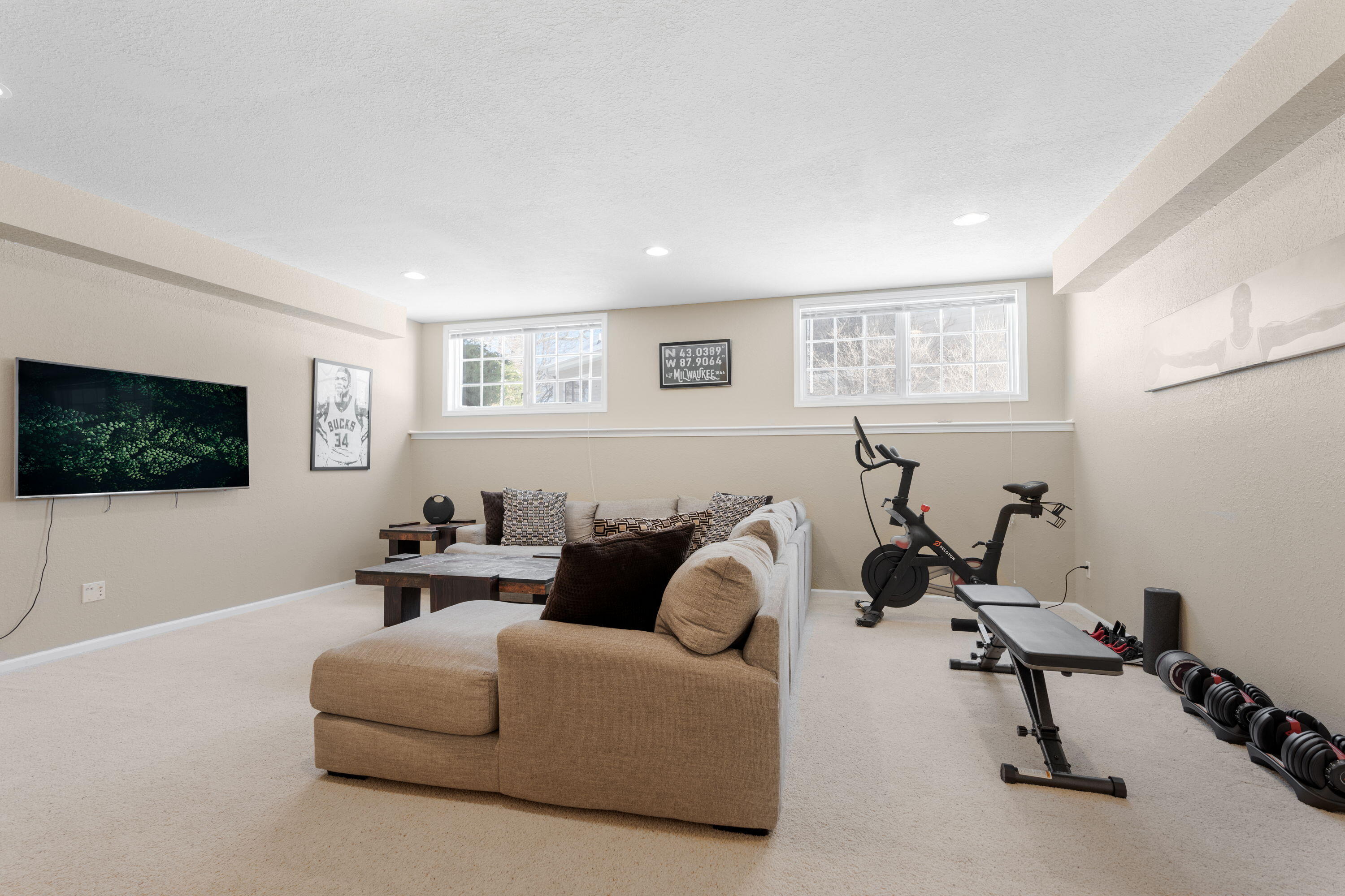 1910 Valley Ct